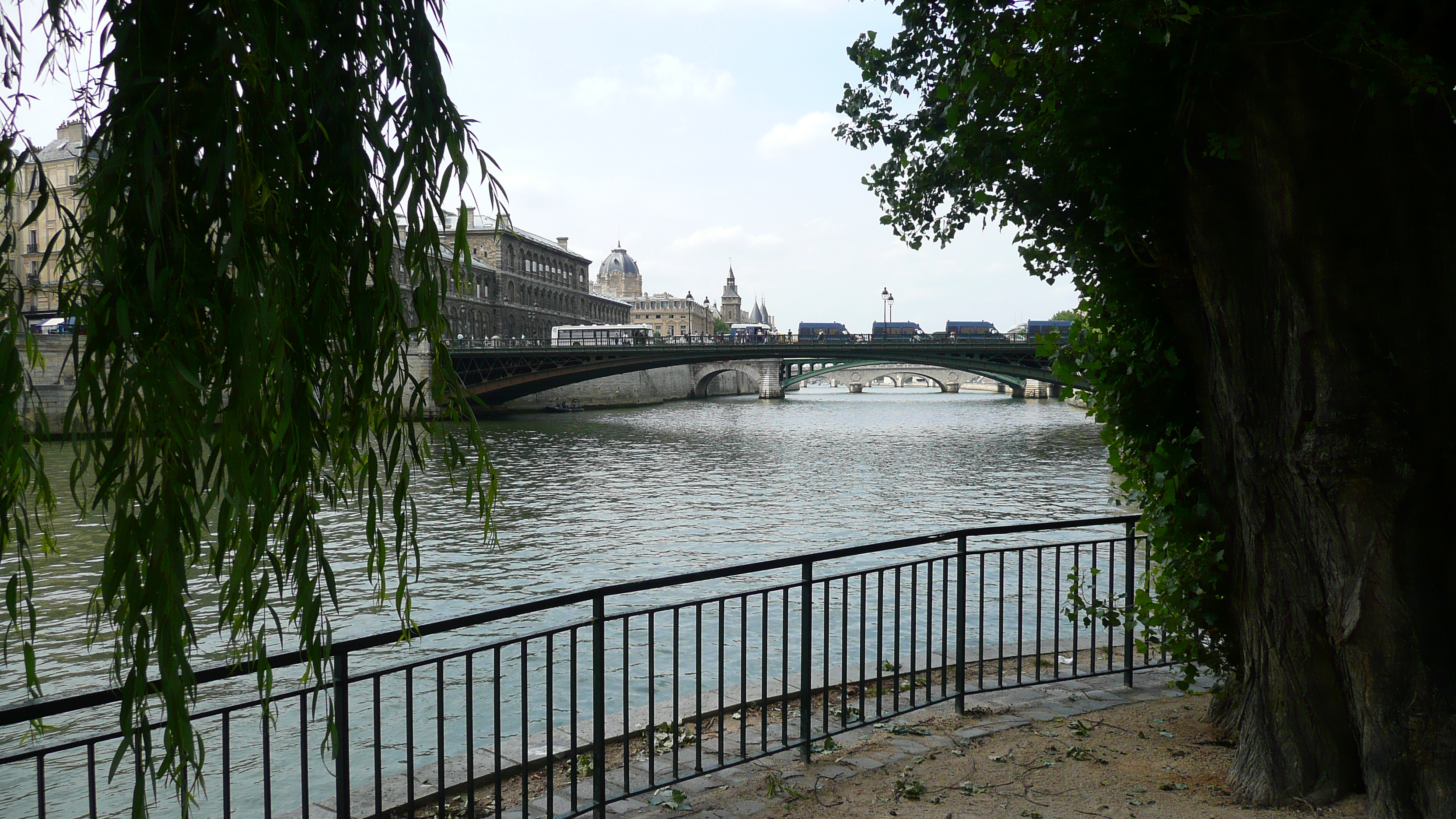 Picture France Paris Seine river 2007-06 97 - Recreation Seine river