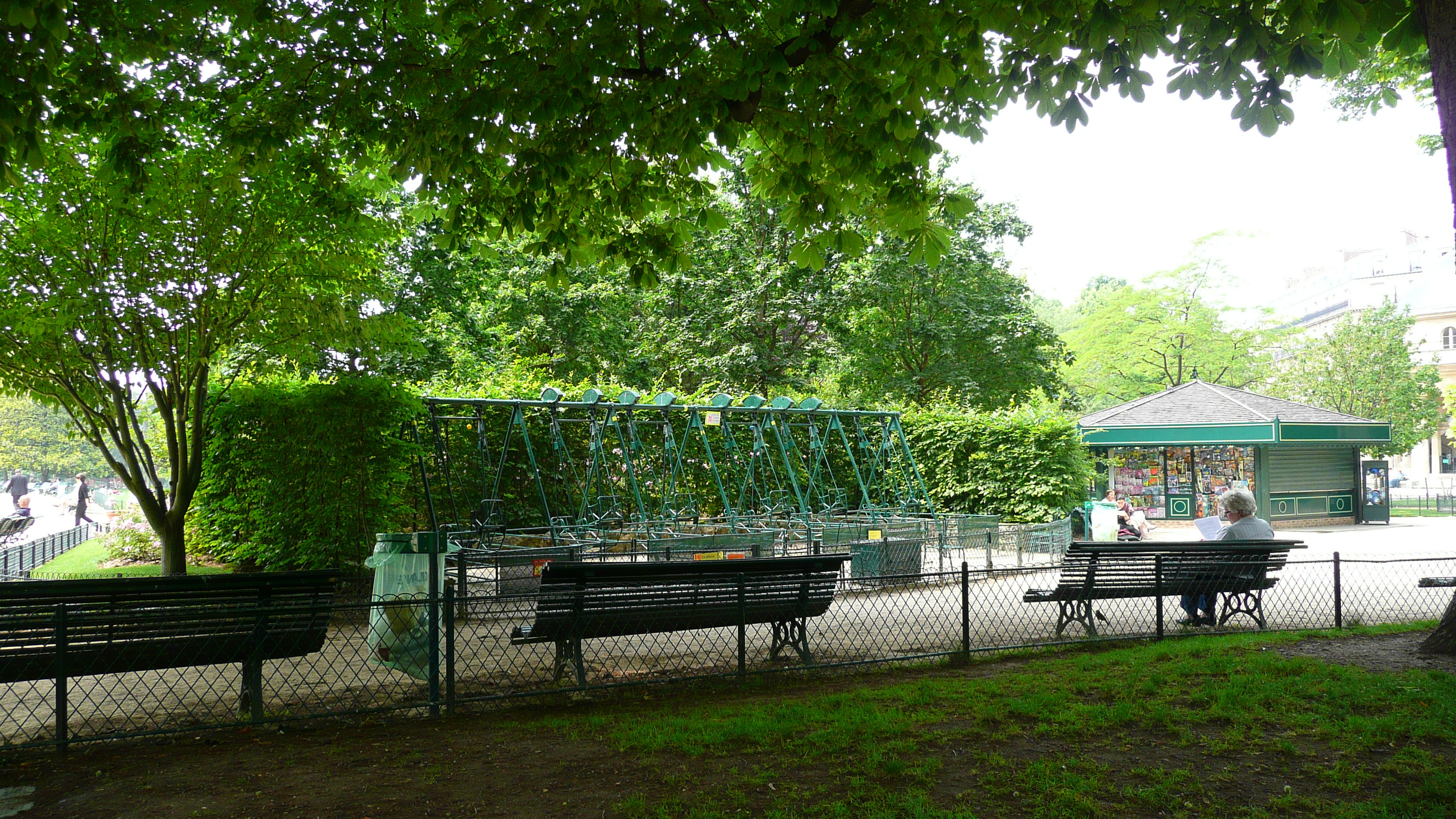 Picture France Paris Monceau Garden 2007-06 16 - Tour Monceau Garden