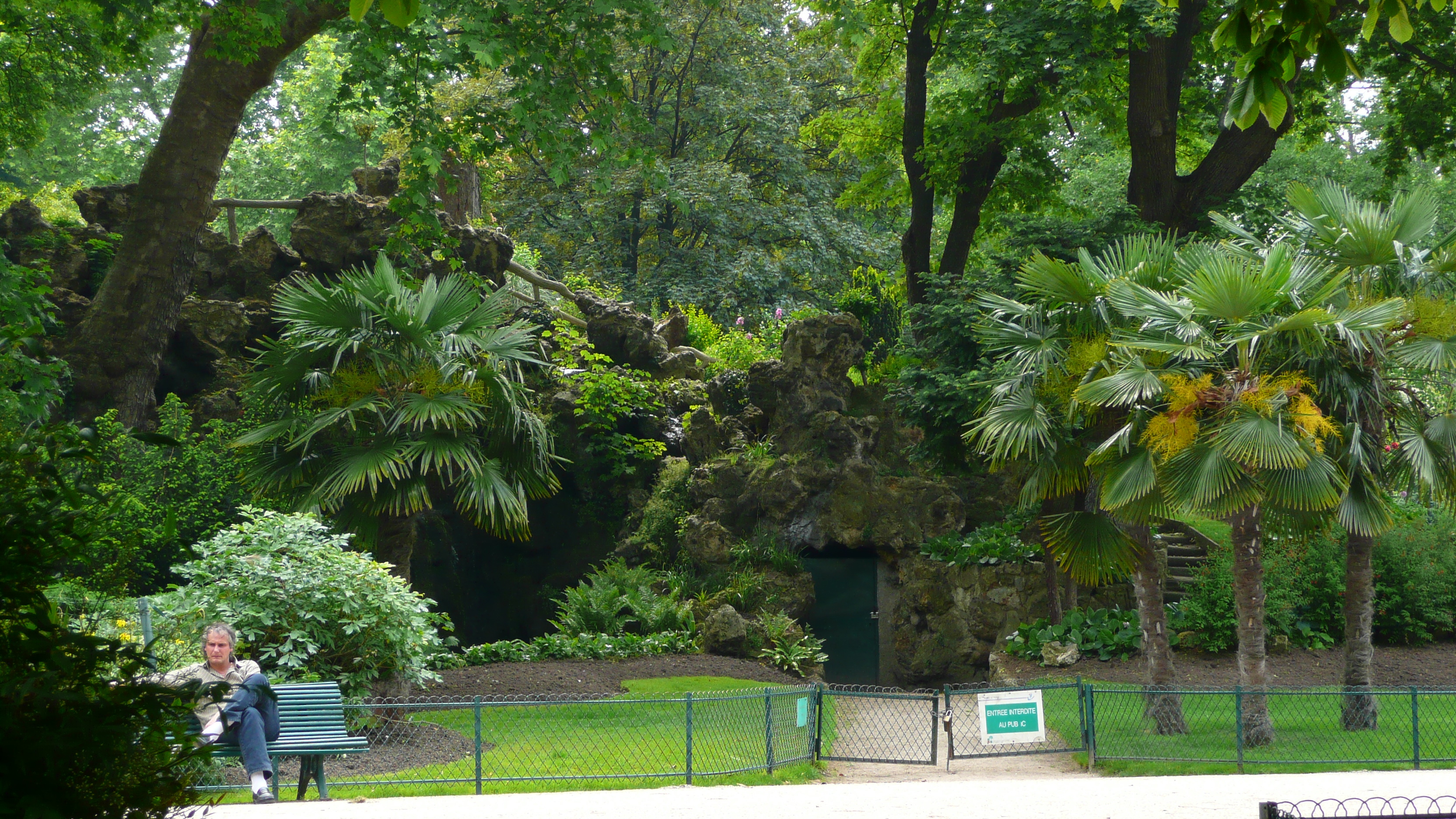 Picture France Paris Monceau Garden 2007-06 21 - Around Monceau Garden