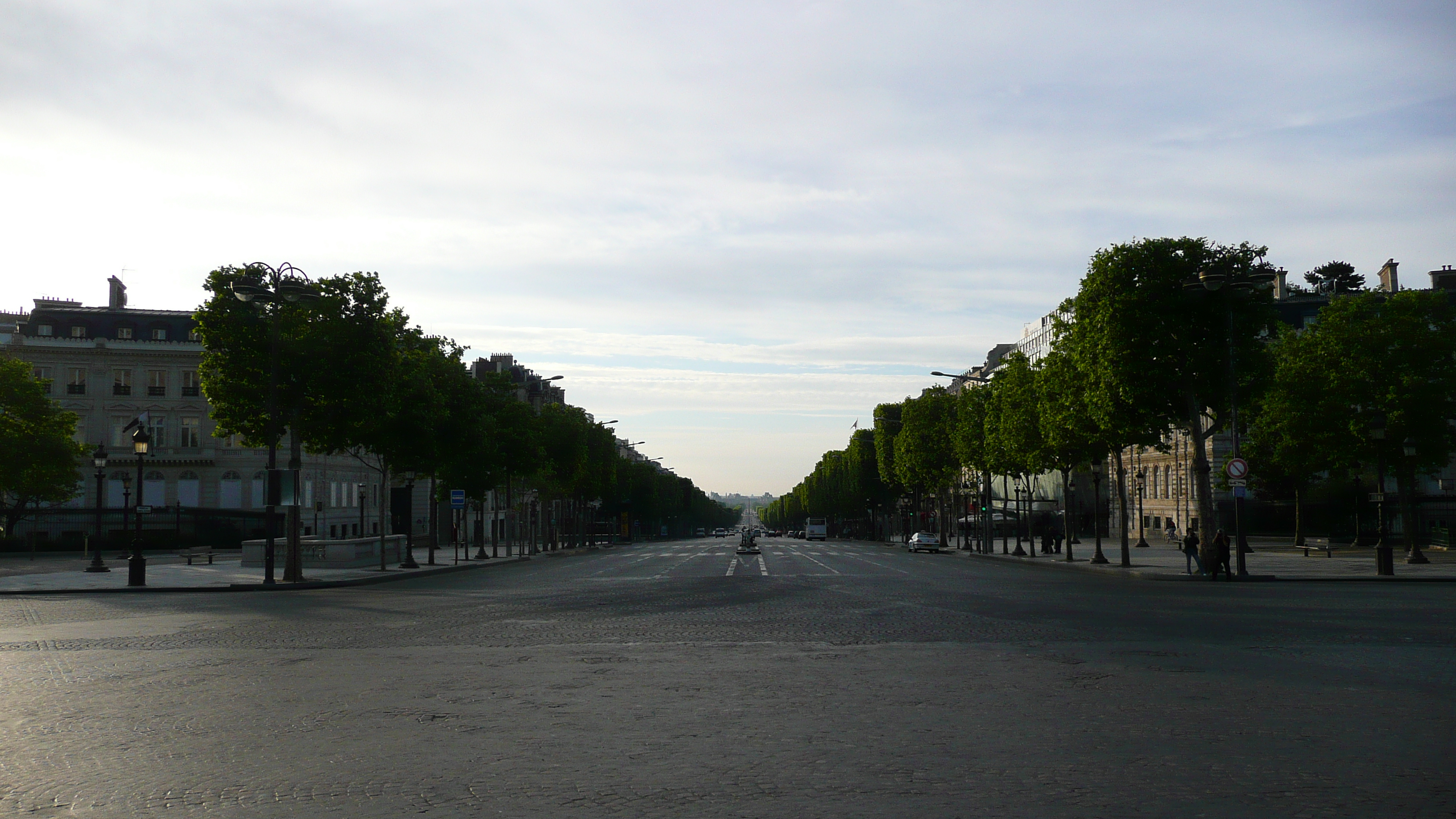 Picture France Paris Etoile and Arc de Triomphe 2007-06 7 - Recreation Etoile and Arc de Triomphe