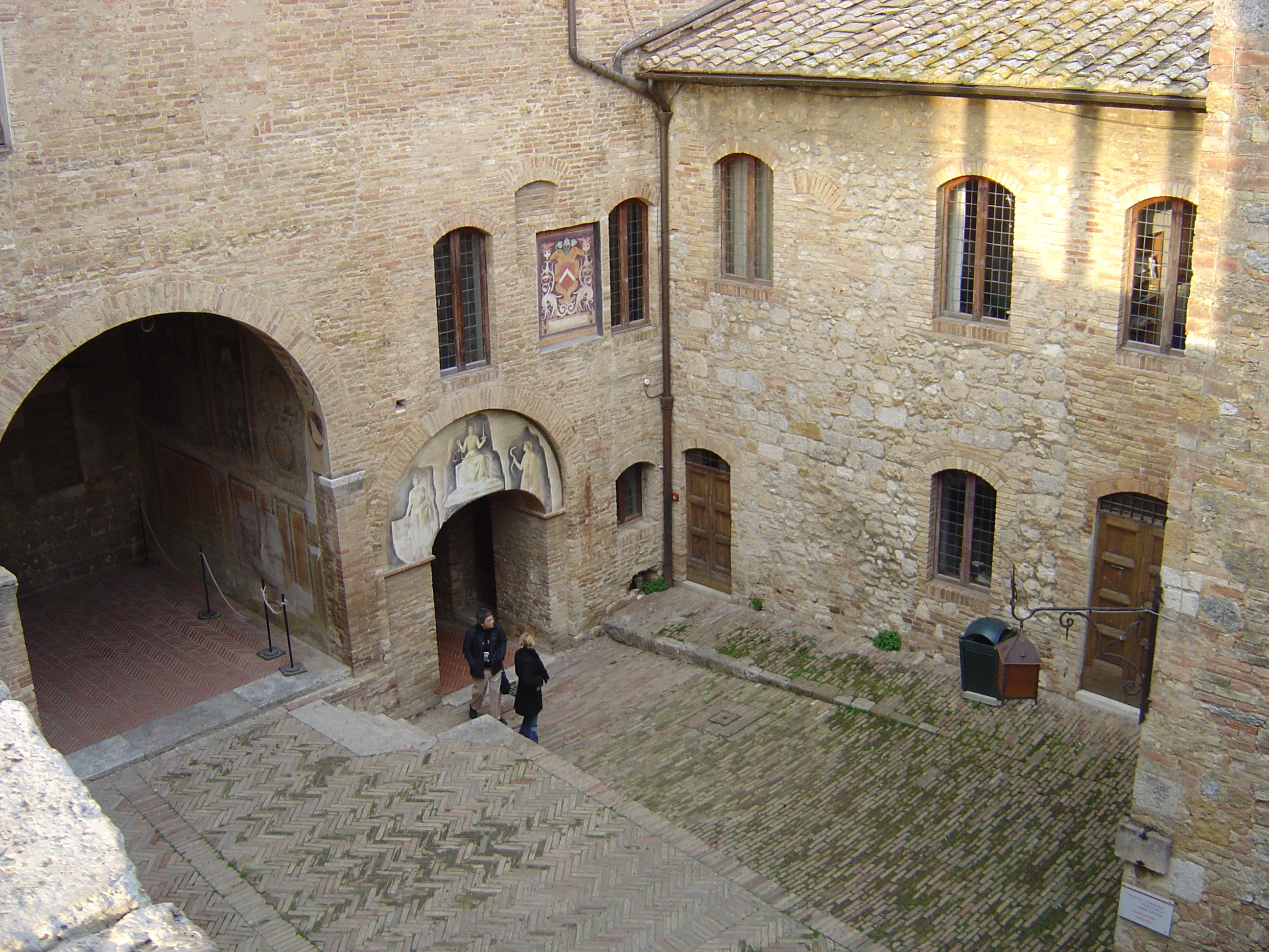 Picture Italy San Gimignano 2004-03 17 - Tours San Gimignano