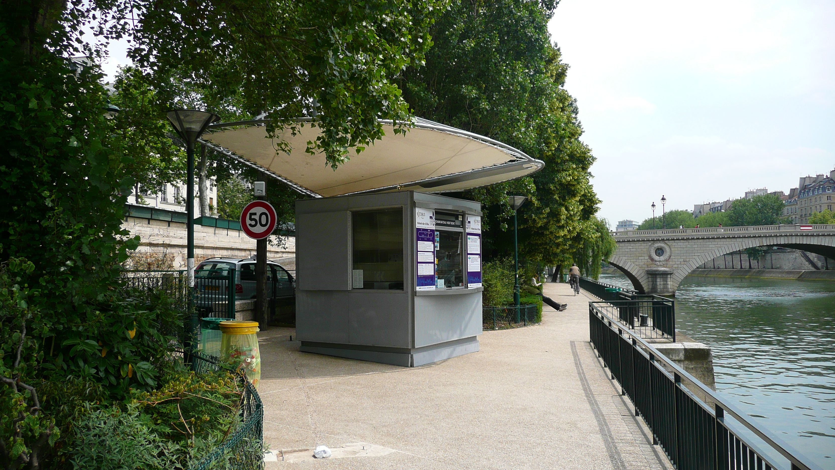 Picture France Paris Batobus Trip 2007-06 37 - Recreation Batobus Trip