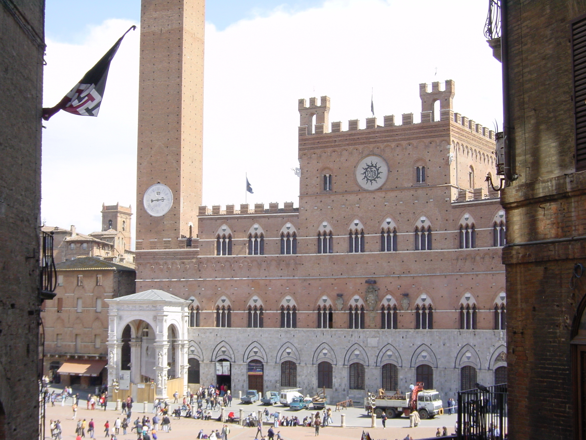 Picture Italy Siena 2002-04 34 - Tour Siena