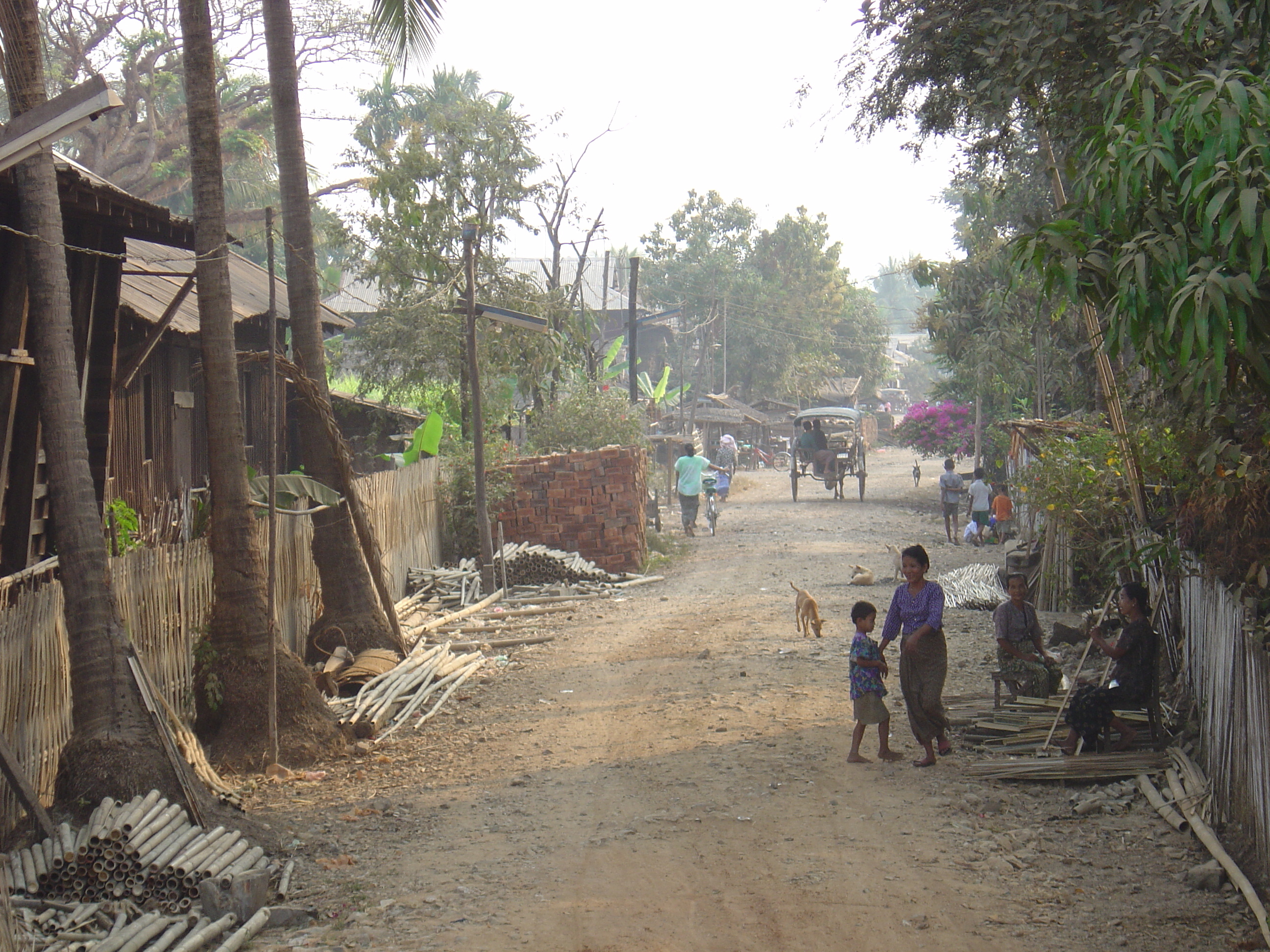 Picture Myanmar Dawei (TAVOY) 2005-01 113 - Recreation Dawei (TAVOY)