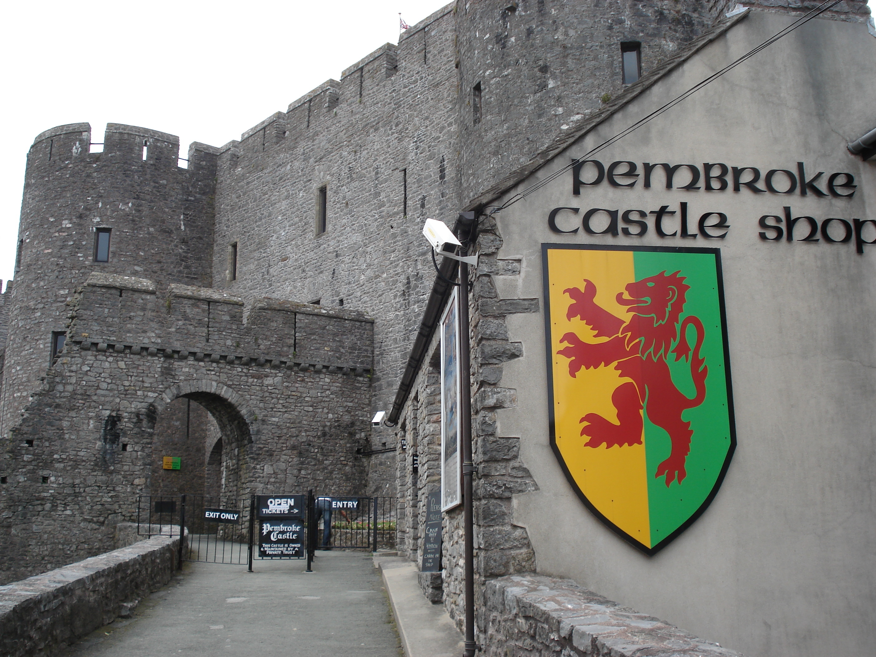 Picture United Kingdom Pembrokeshire Pembroke Castle 2006-05 5 - Recreation Castle