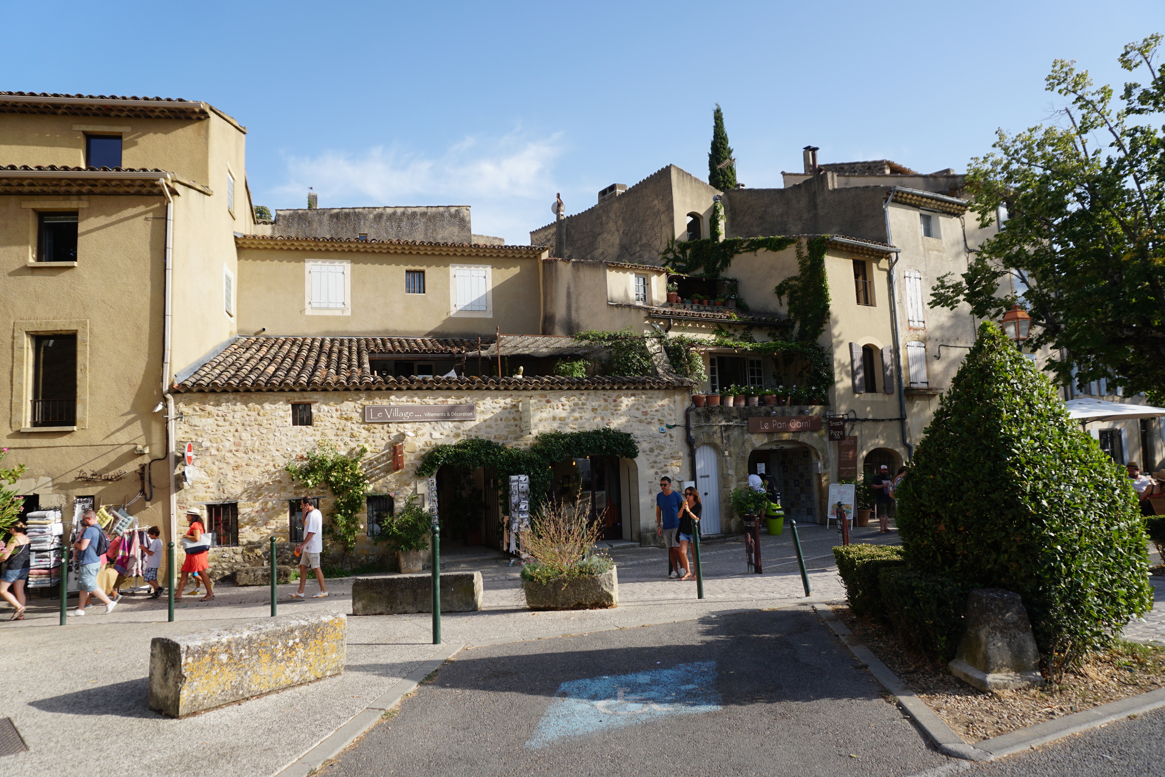 Picture France Lourmarin 2017-08 29 - Tour Lourmarin