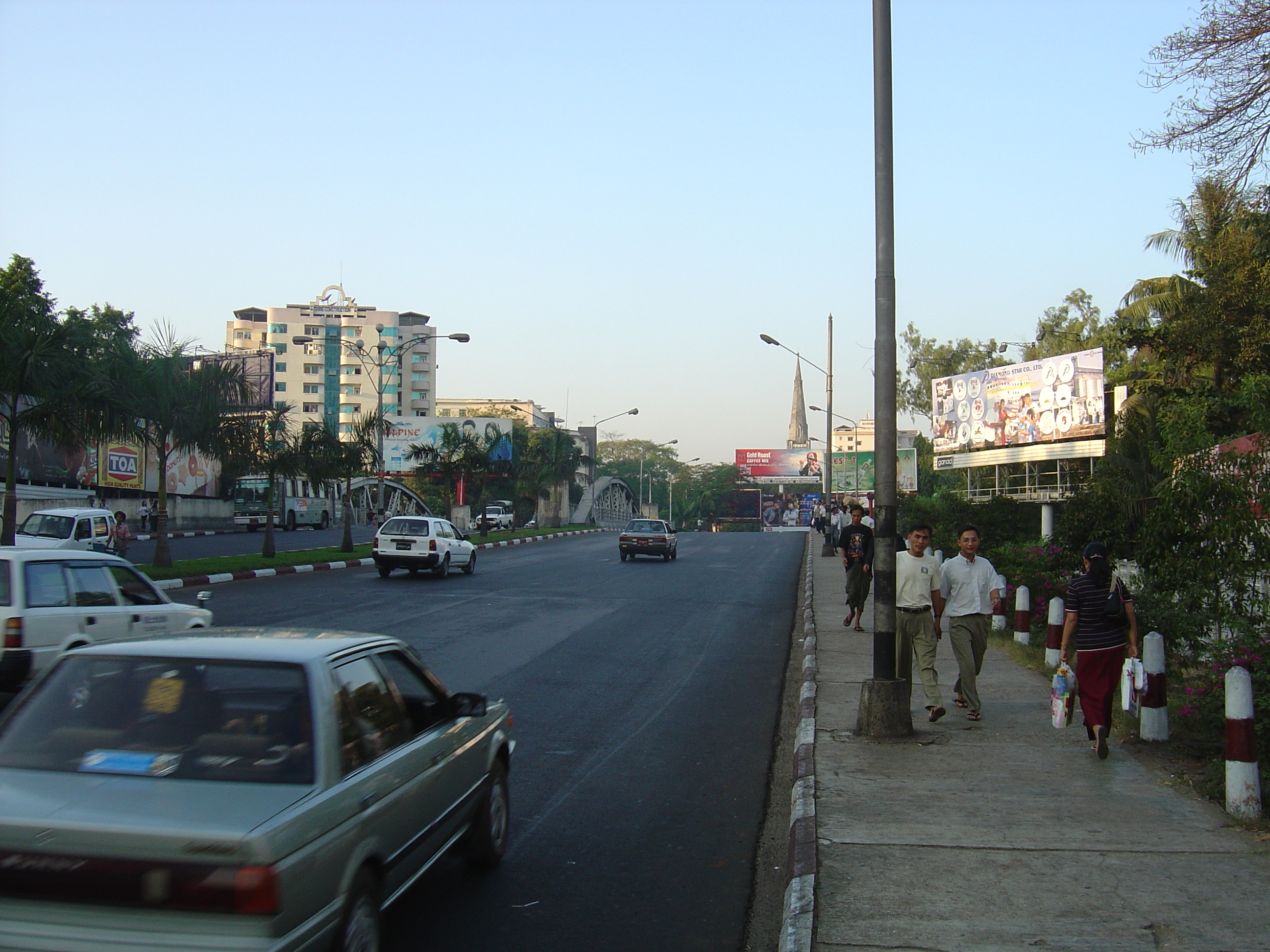 Picture Myanmar Yangon 2005-01 0 - Tours Yangon