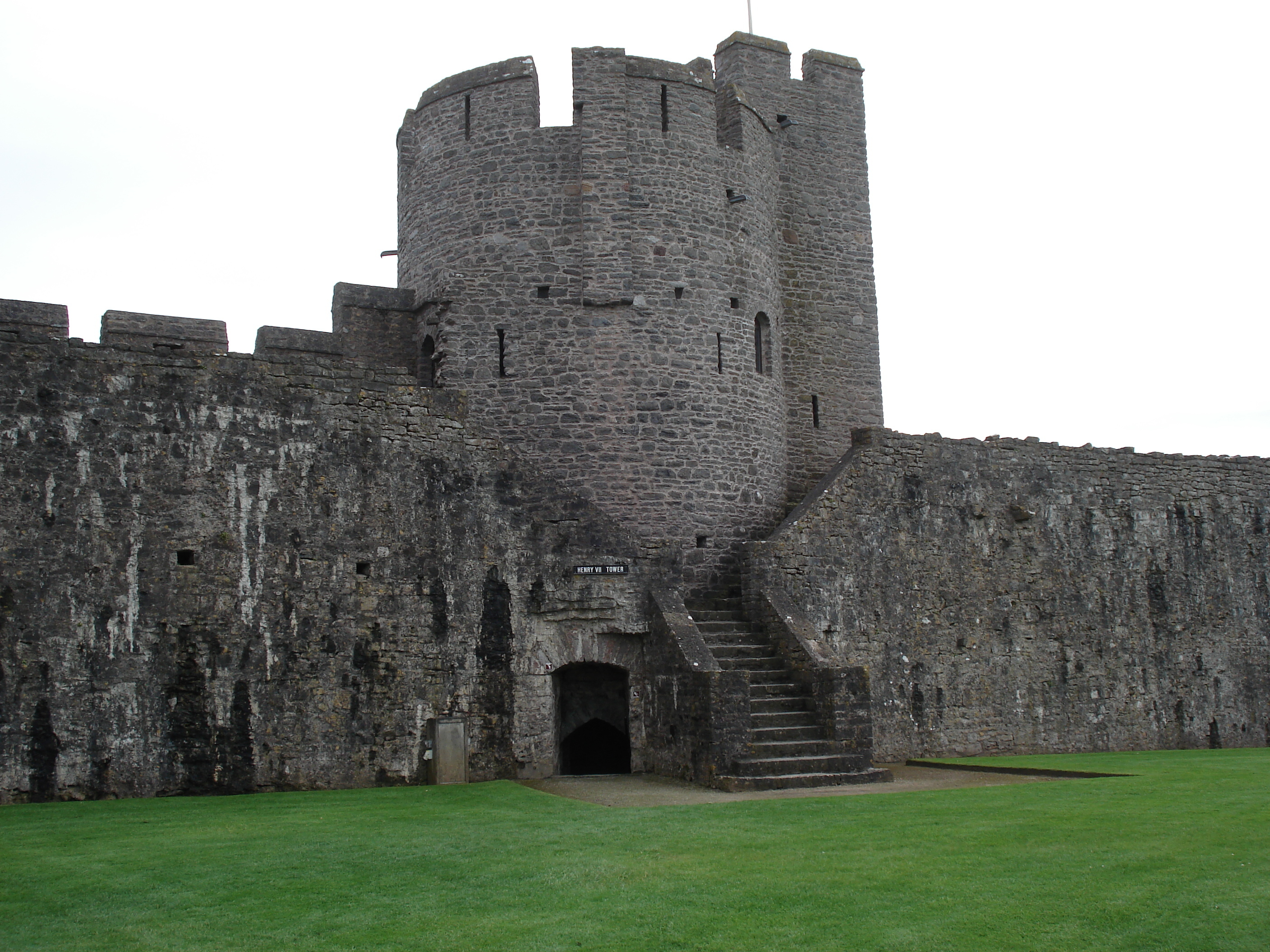 Picture United Kingdom Pembrokeshire Pembroke Castle 2006-05 13 - Around Castle