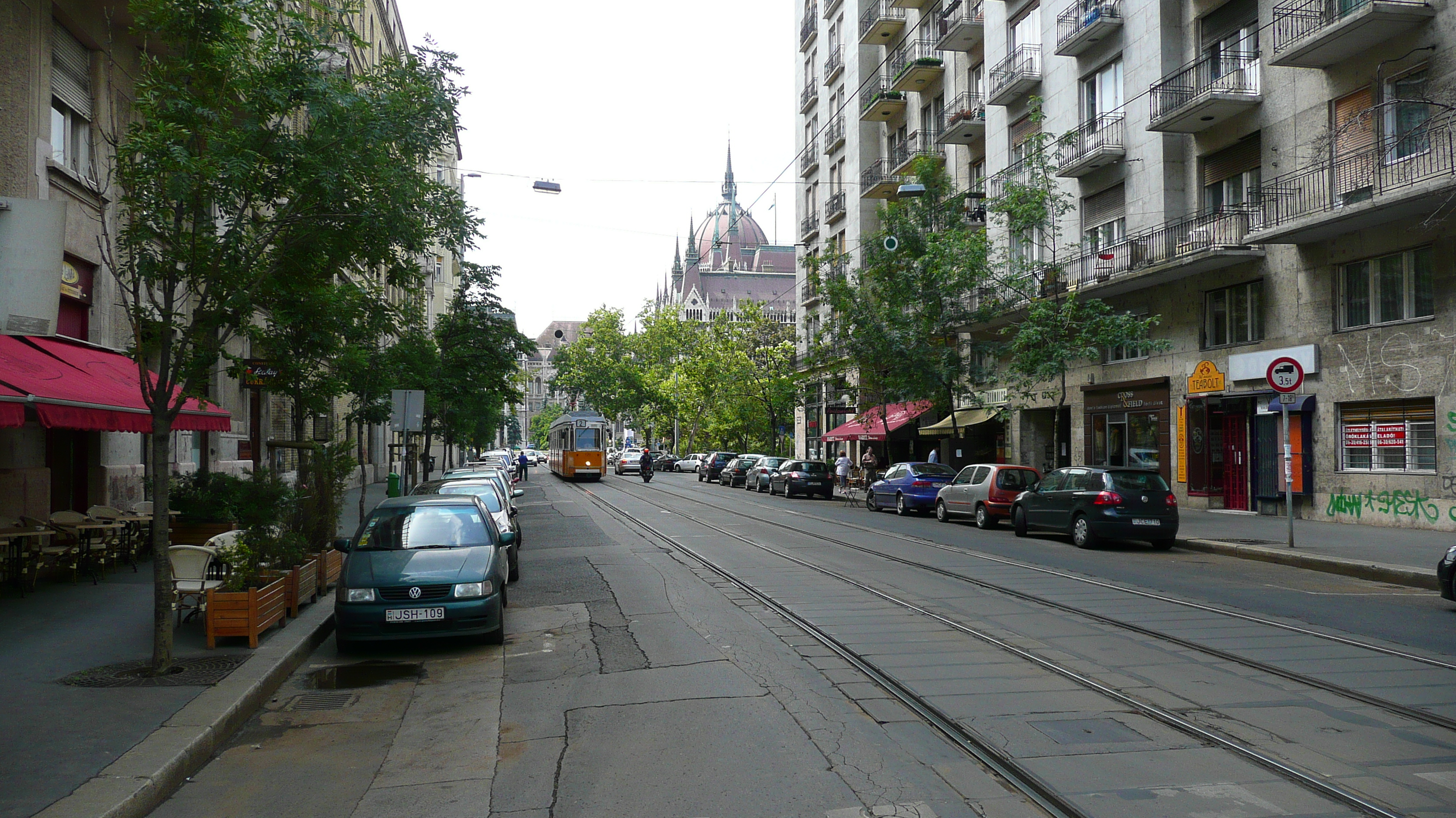 Picture Hungary Budapest Central Budapest 2007-06 98 - Around Central Budapest