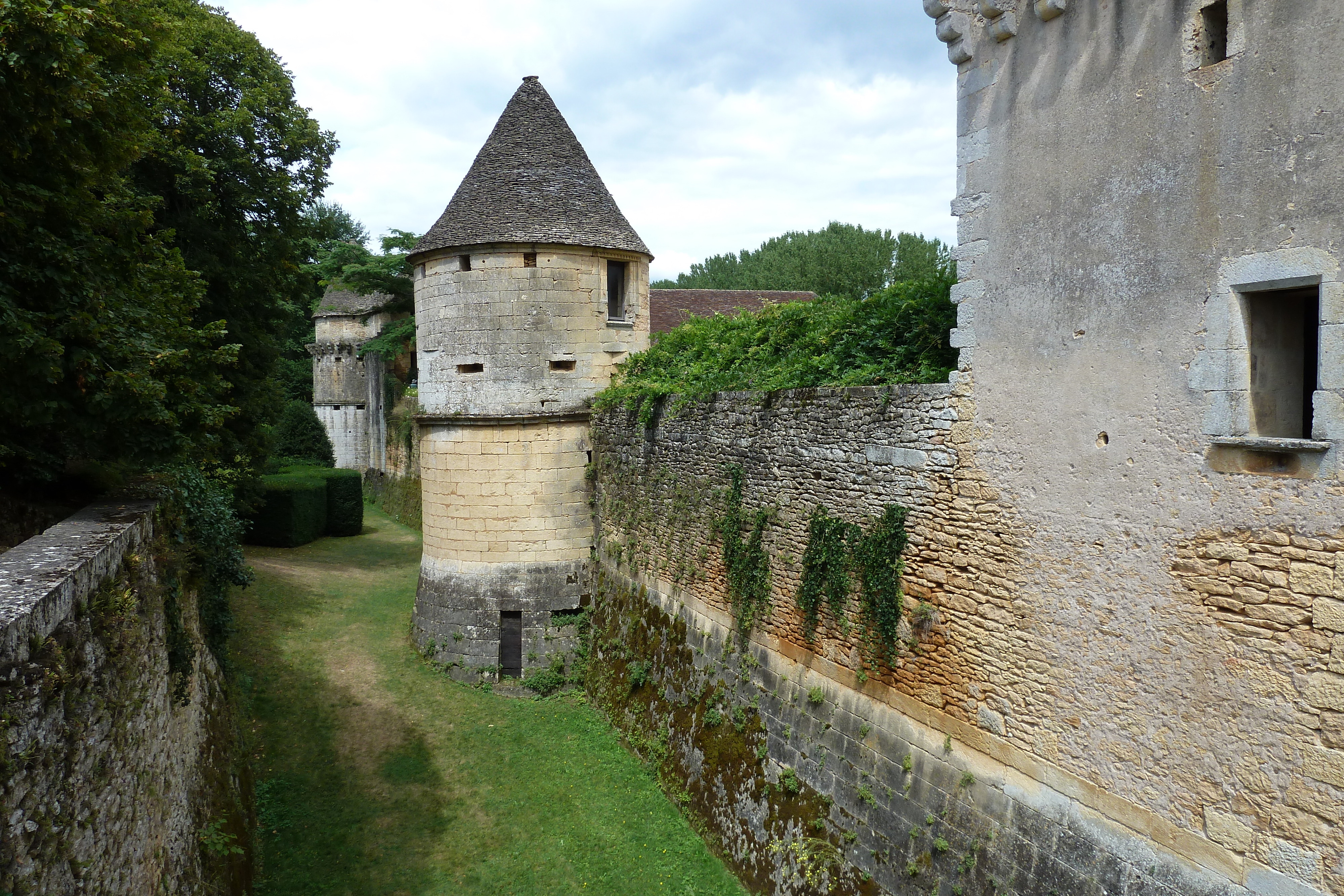 Picture France Losse castle 2010-08 6 - Tour Losse castle