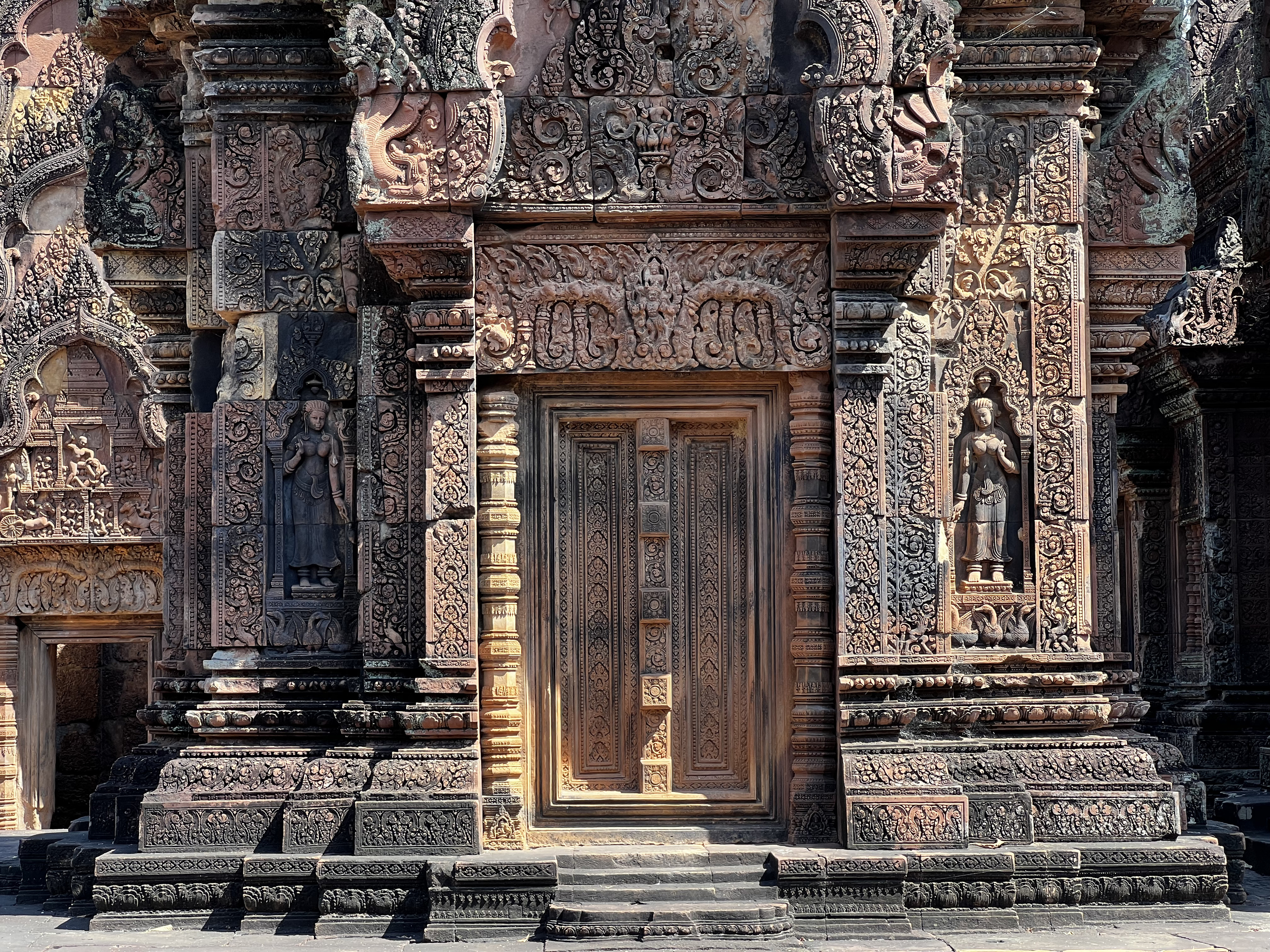 Picture Cambodia Siem Reap ⁨Banteay Srei⁩ 2023-01 14 - Center ⁨Banteay Srei⁩