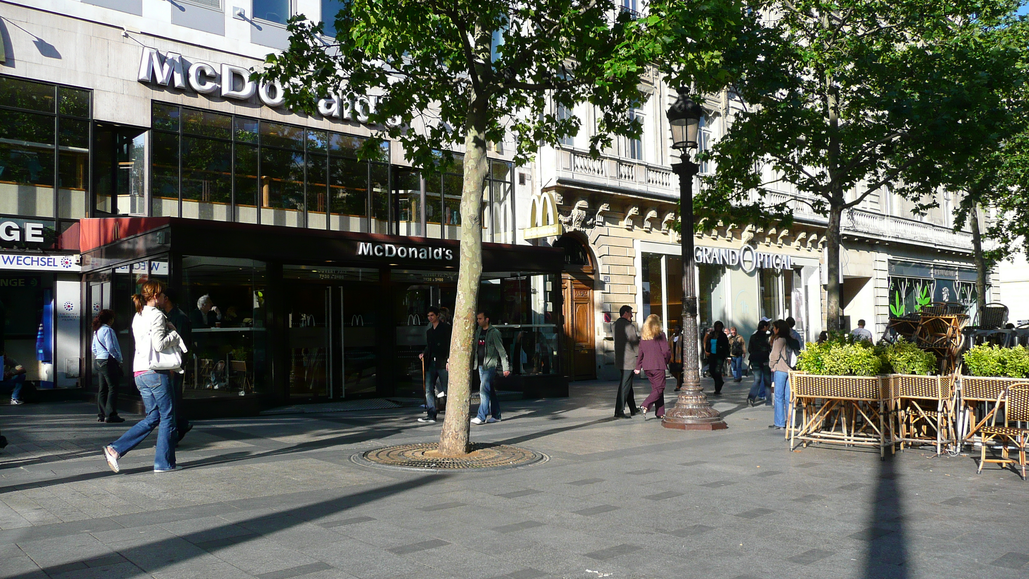 Picture France Paris Champs Elysees 2007-04 32 - Discovery Champs Elysees