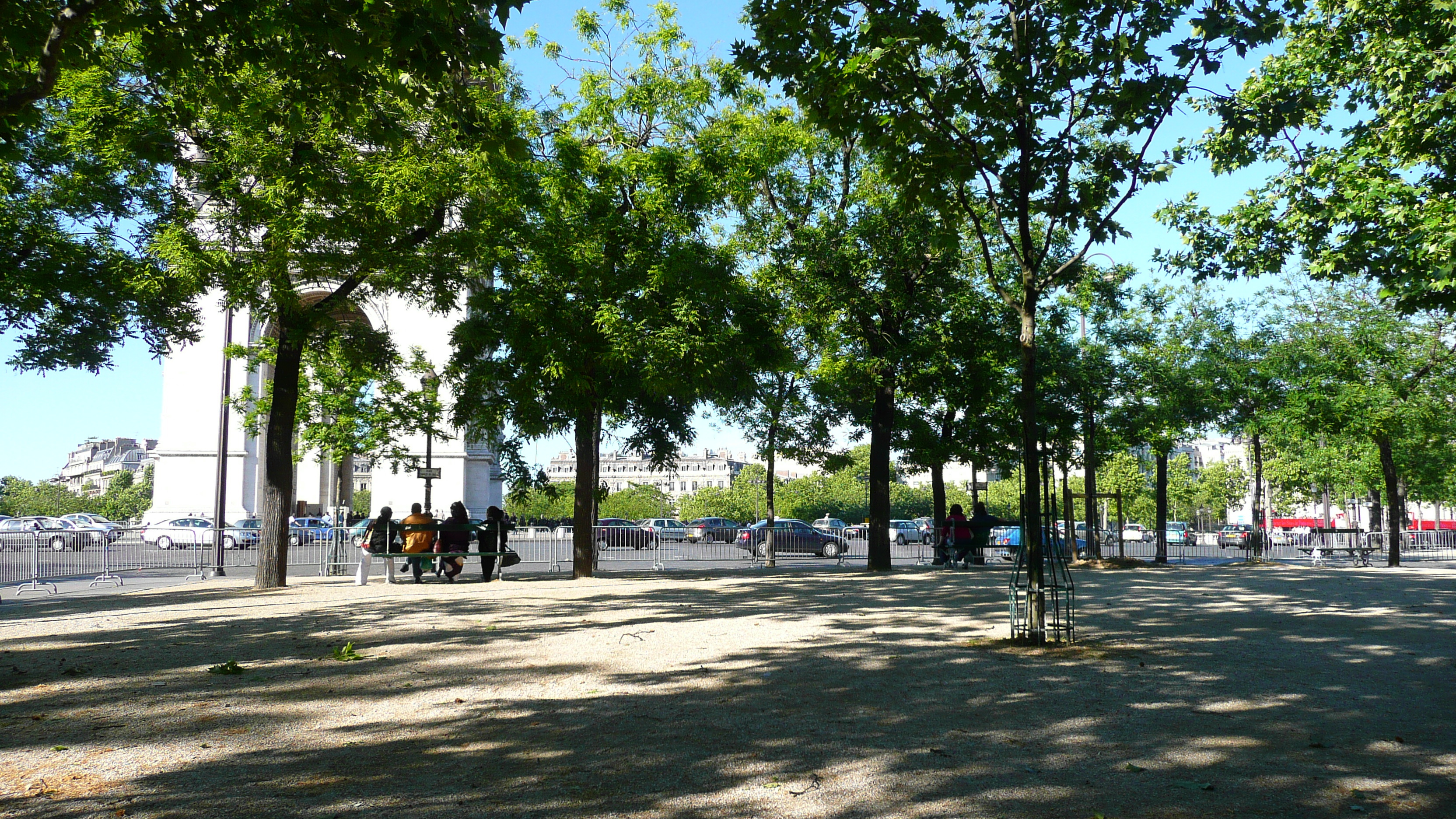 Picture France Paris Etoile and Arc de Triomphe 2007-05 43 - Center Etoile and Arc de Triomphe