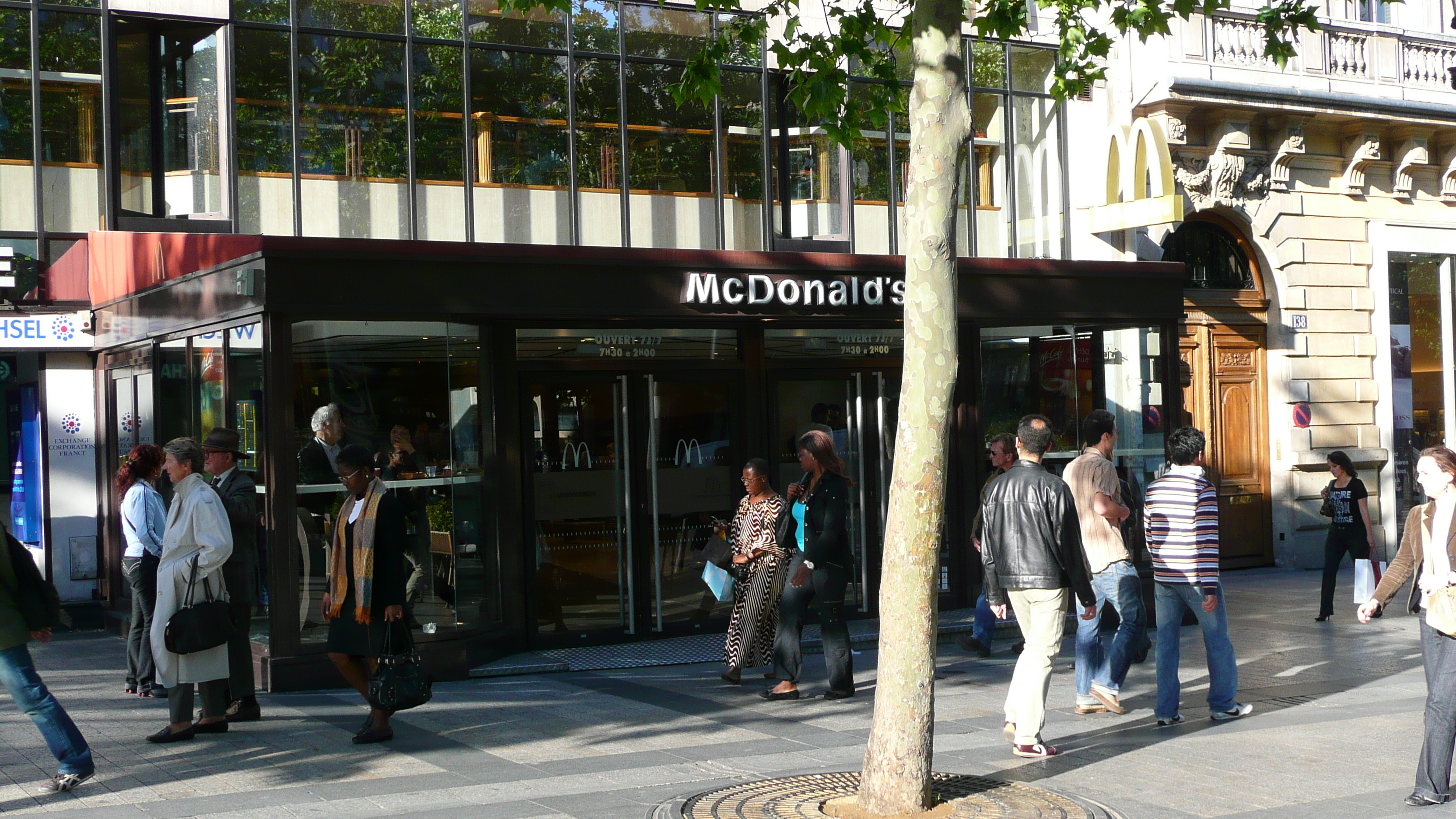 Picture France Paris Champs Elysees 2007-04 29 - Recreation Champs Elysees