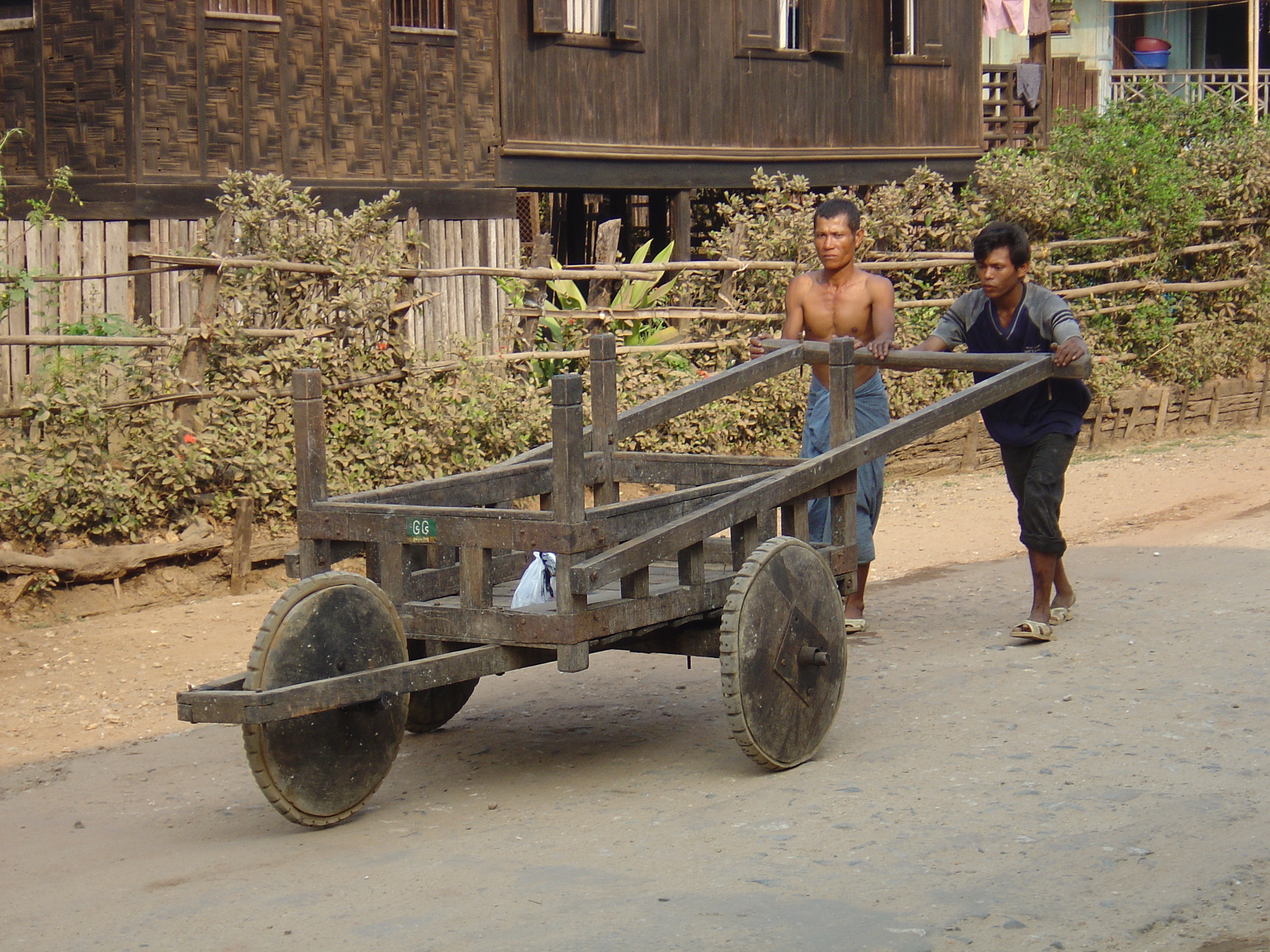 Picture Myanmar Dawei (TAVOY) 2005-01 21 - Tours Dawei (TAVOY)