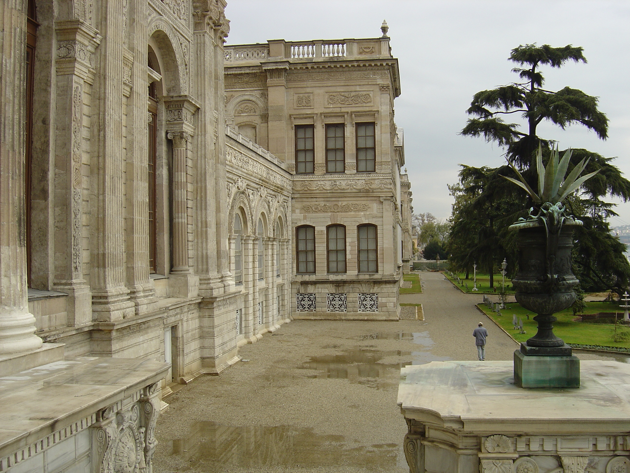 Picture Turkey Istanbul Dolmabahce Palace 2004-12 18 - Center Dolmabahce Palace