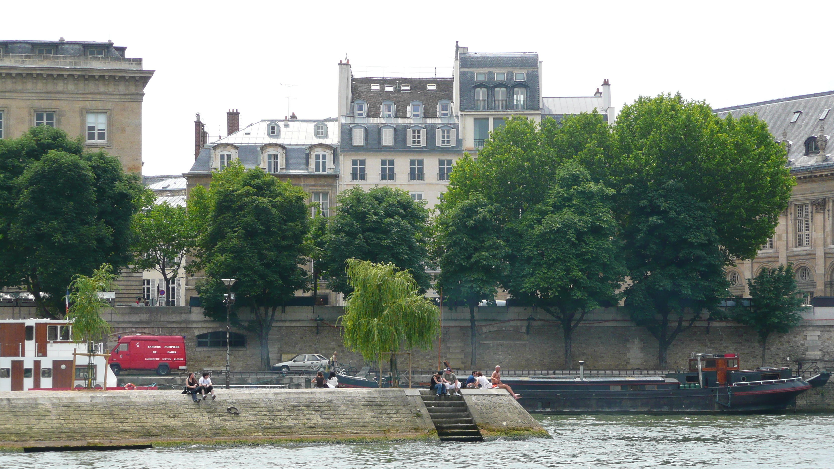 Picture France Paris Seine river 2007-06 40 - Tours Seine river