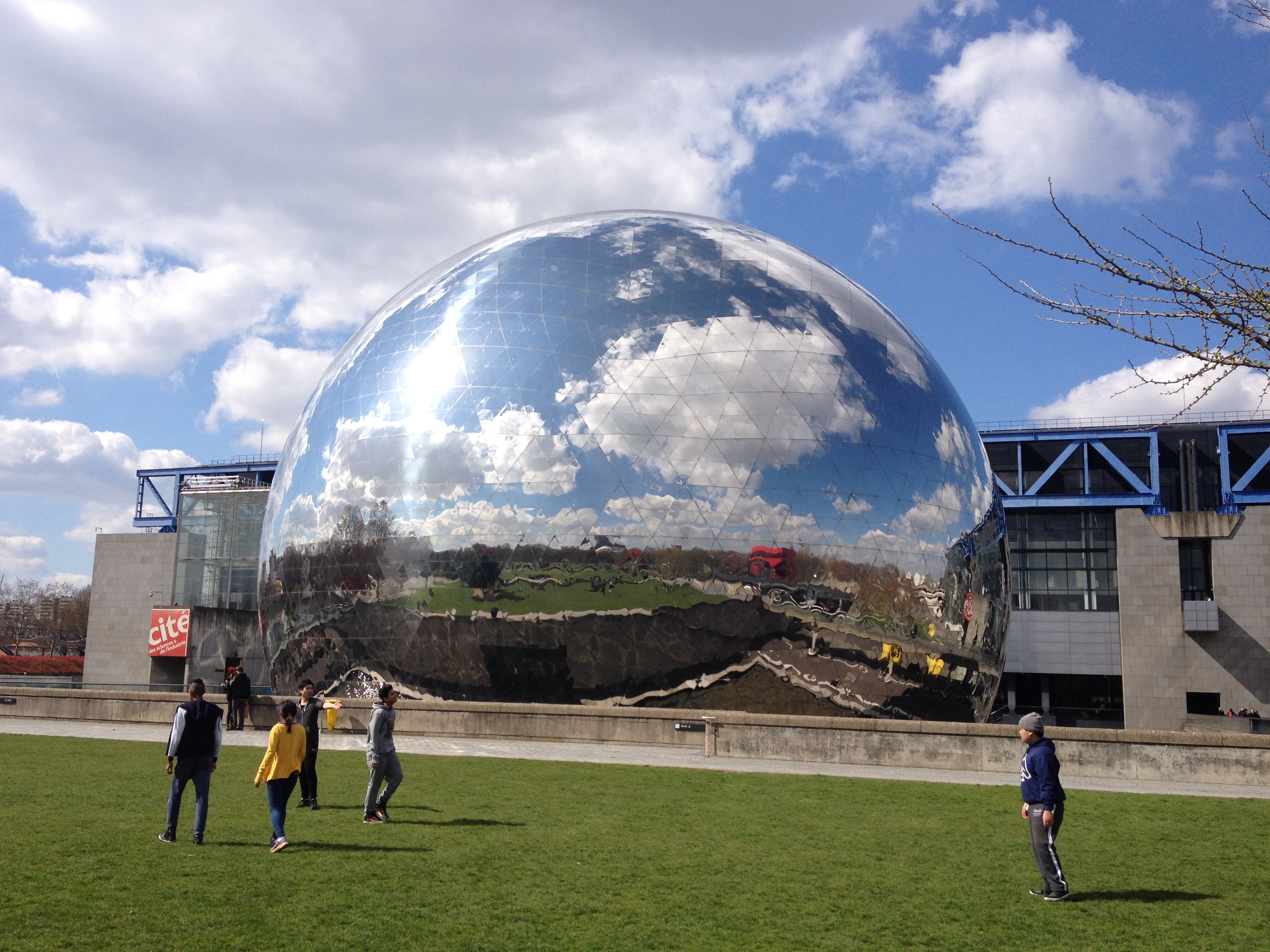 Picture France Paris La Villette Park 2015-04 1 - Tour La Villette Park