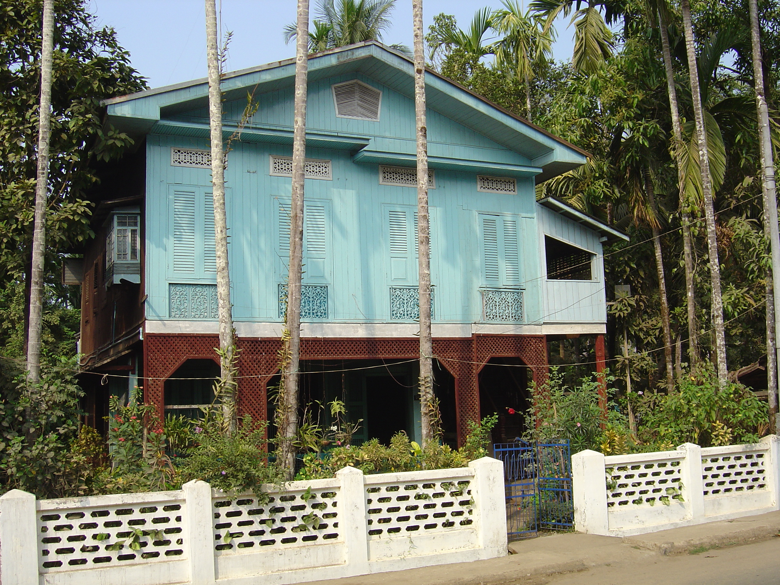 Picture Myanmar Dawei (TAVOY) 2005-01 3 - Tour Dawei (TAVOY)