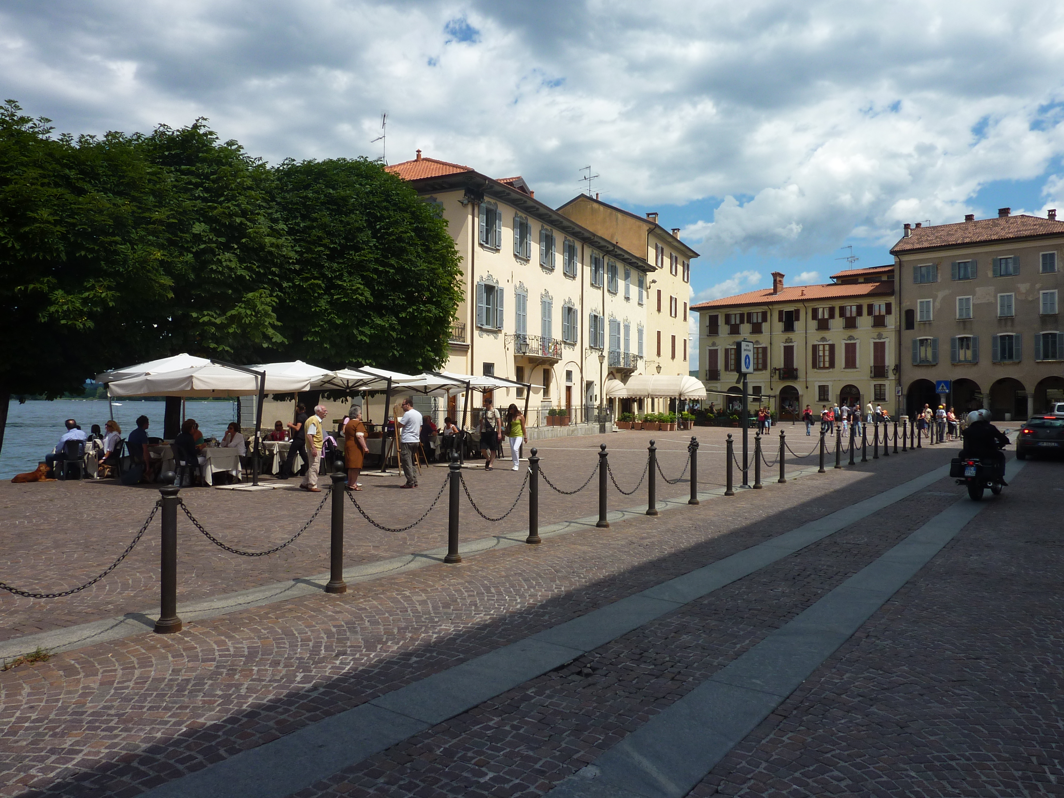 Picture Italy Arona 2009-06 10 - Center Arona