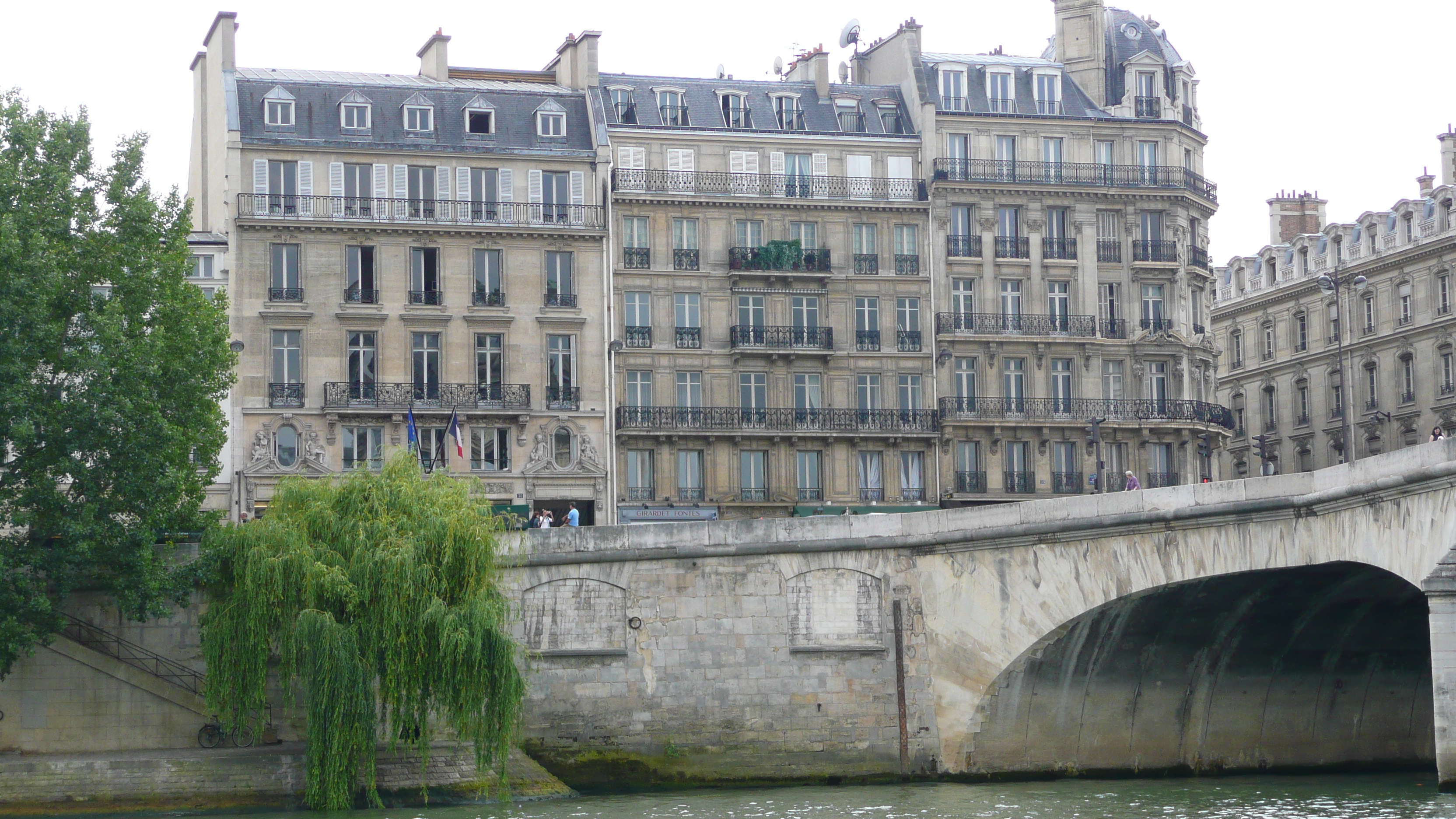 Picture France Paris Seine river 2007-06 39 - Center Seine river