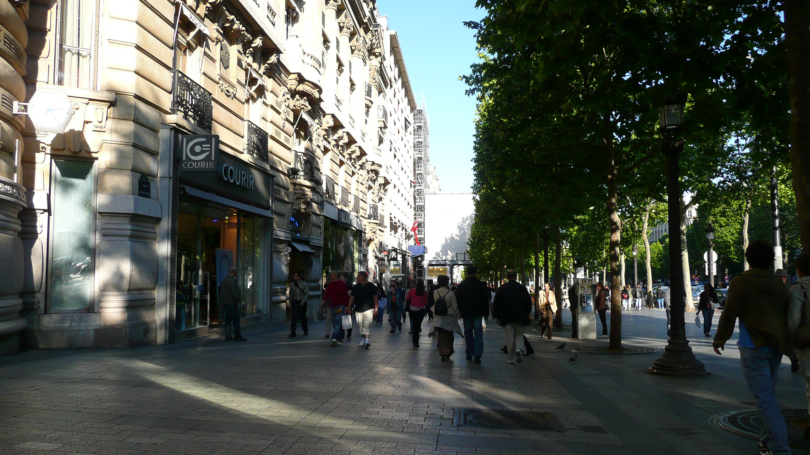 Picture France Paris Champs Elysees 2007-04 11 - Center Champs Elysees