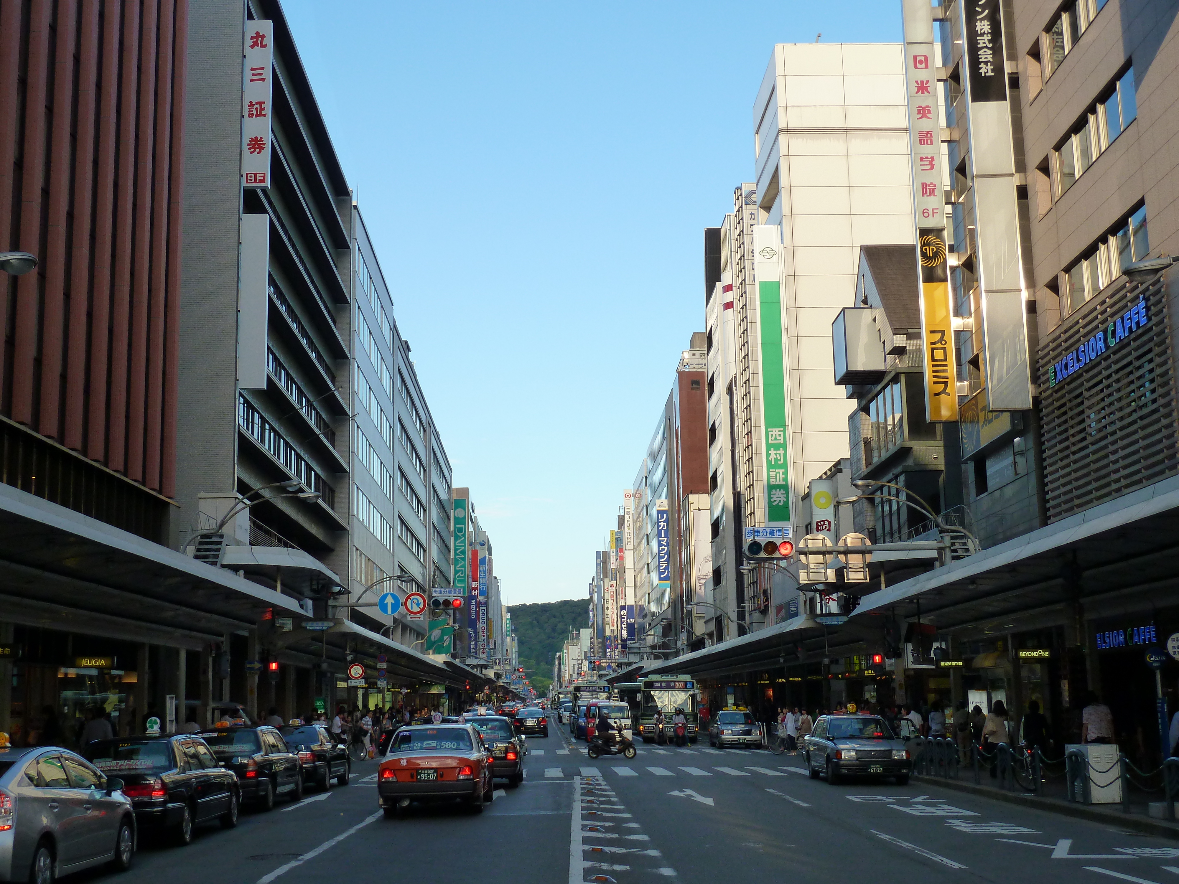 Picture Japan Kyoto Shijo dori 2010-06 23 - Discovery Shijo dori