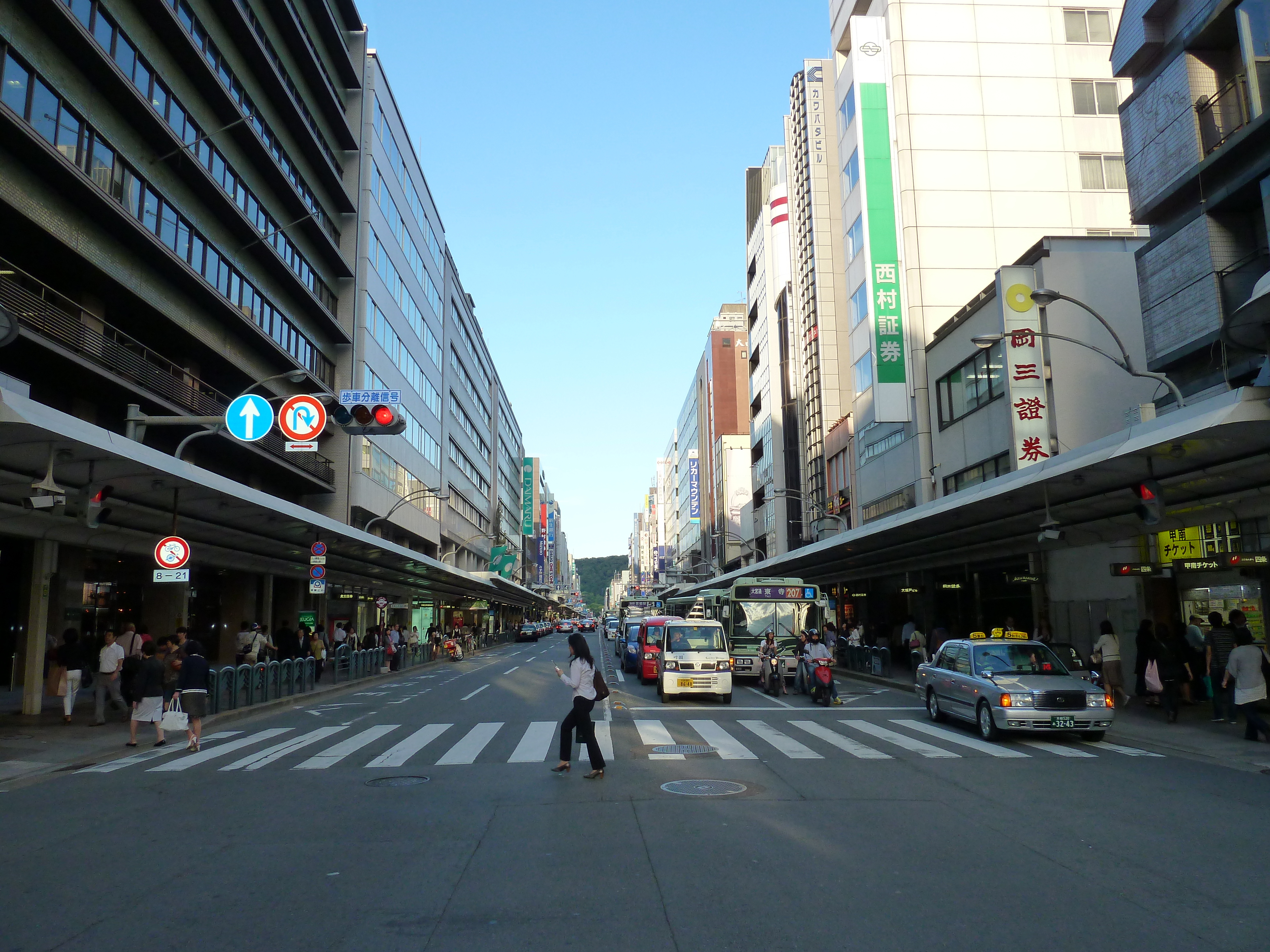 Picture Japan Kyoto Shijo dori 2010-06 20 - Tours Shijo dori