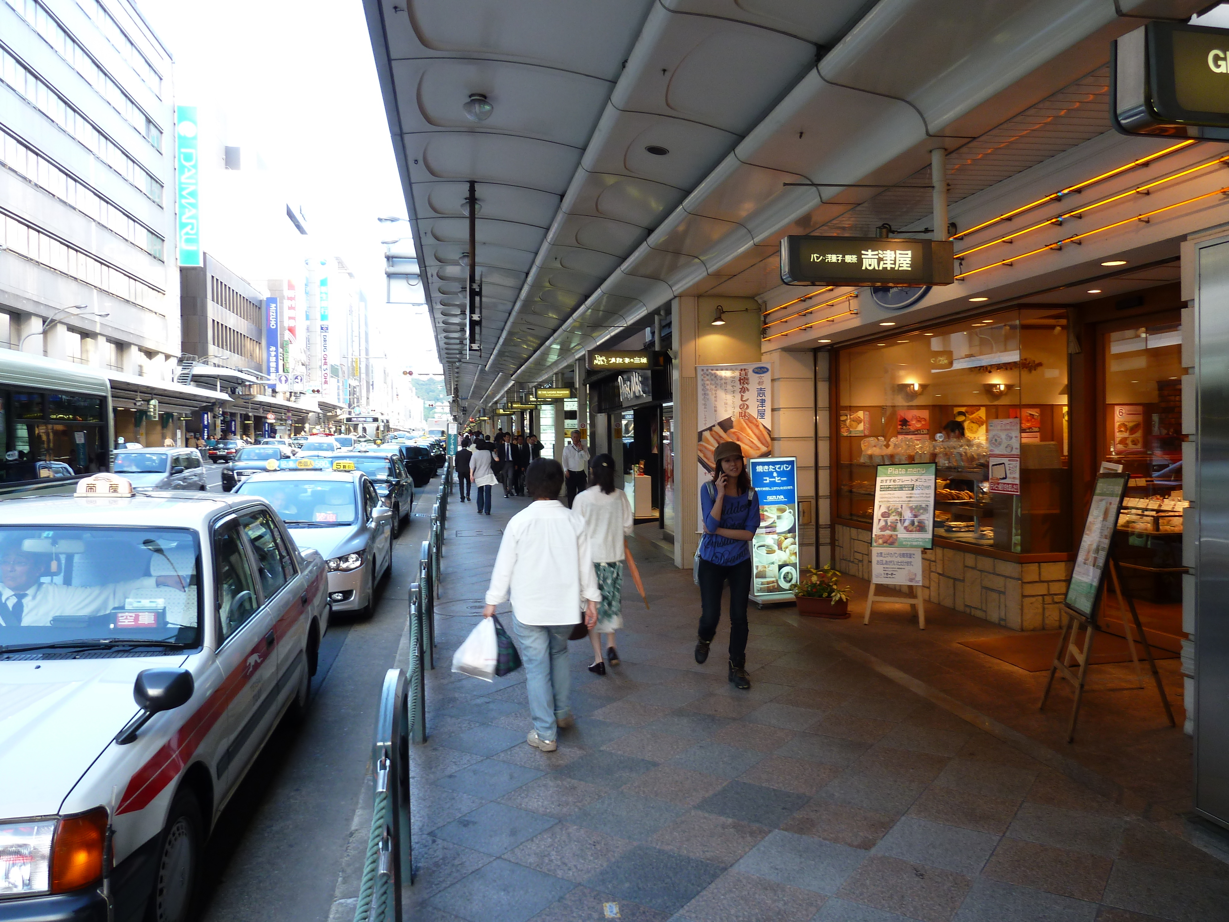 Picture Japan Kyoto Shijo dori 2010-06 28 - Tour Shijo dori