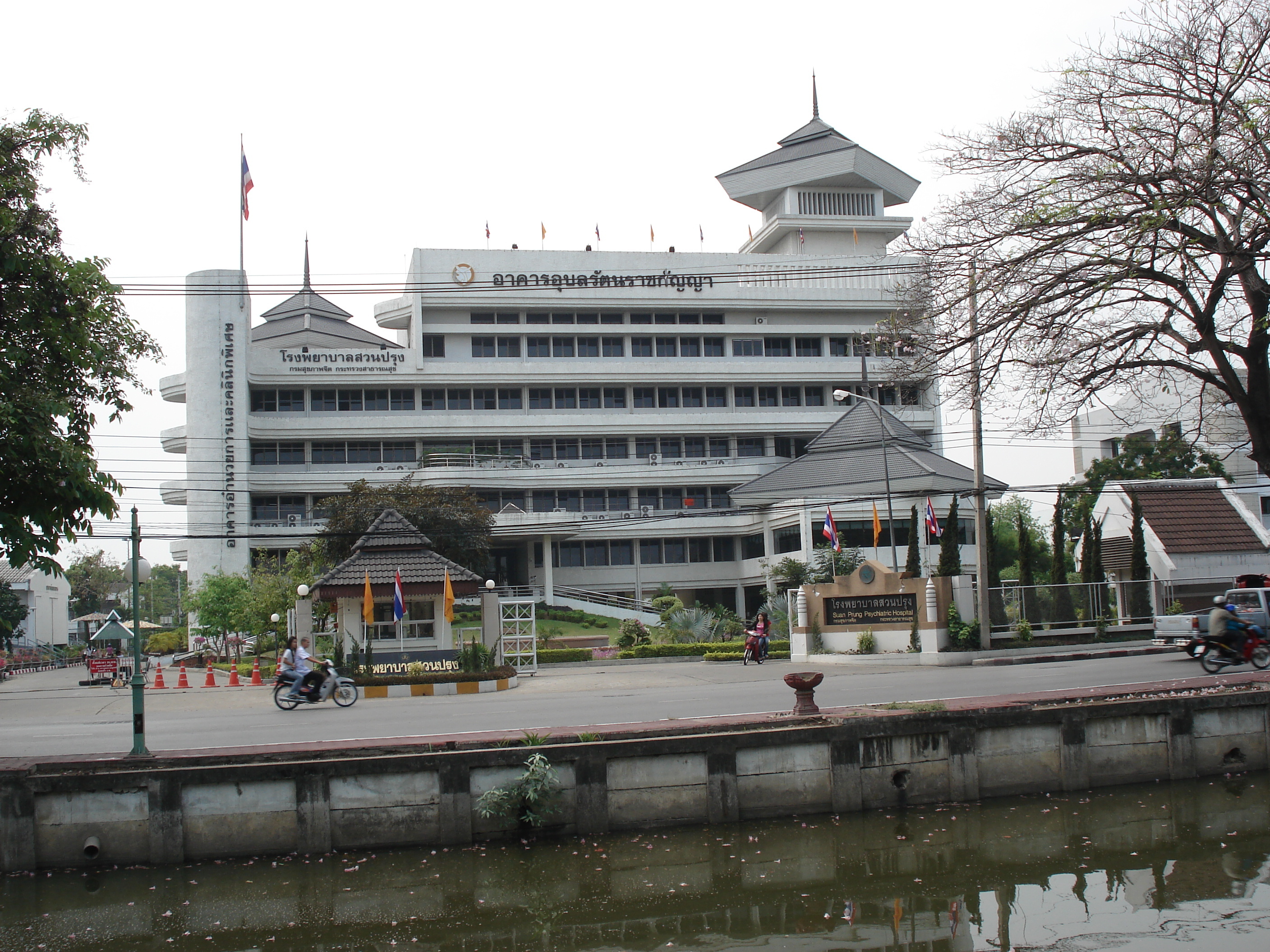 Picture Thailand Chiang Mai Inside Canal Bamrungburi road (Canal) 2006-04 0 - Tours Bamrungburi road (Canal)