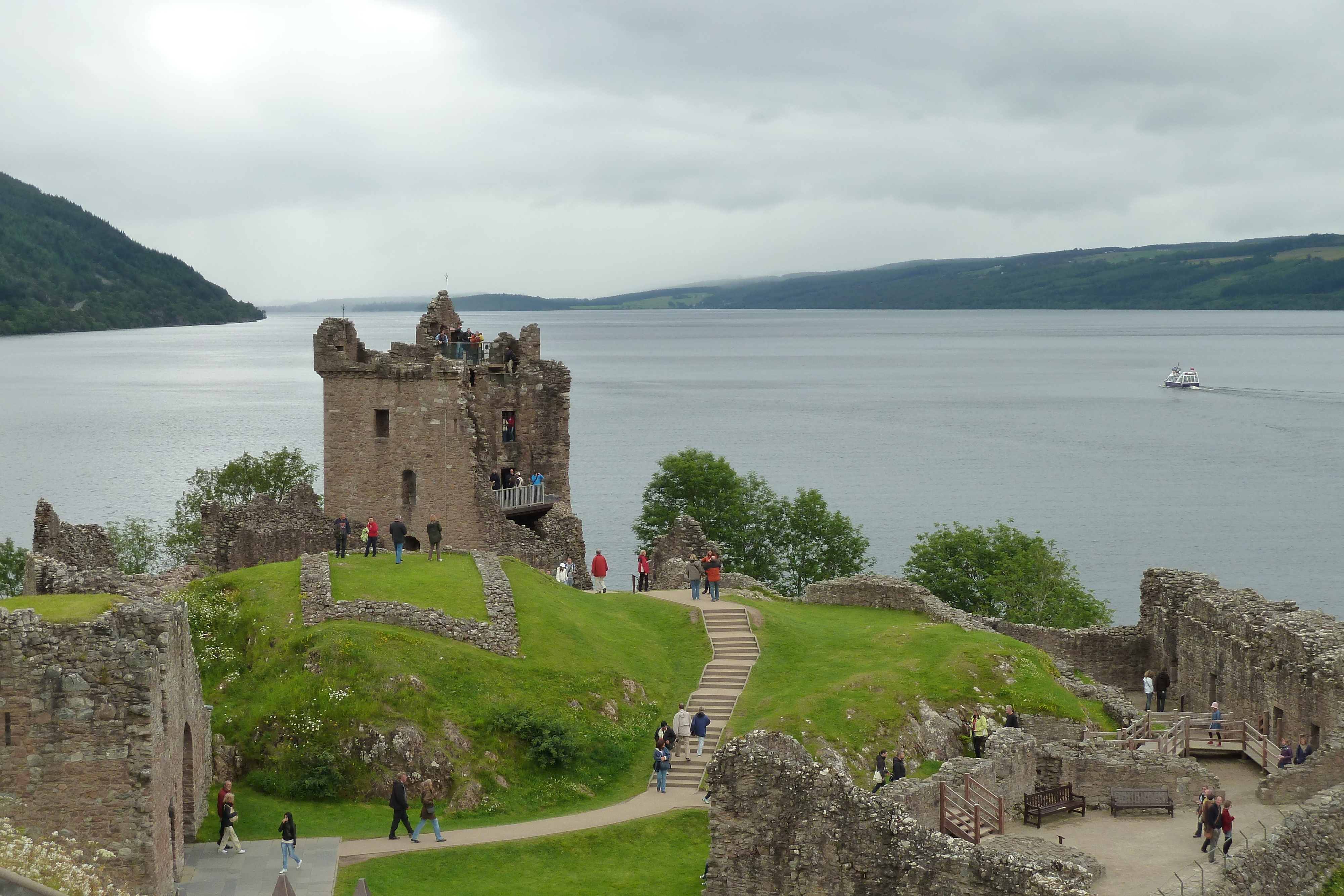 Picture United Kingdom Scotland Urquhart Castle (Loch Ness) 2011-07 4 - Journey Urquhart Castle (Loch Ness)