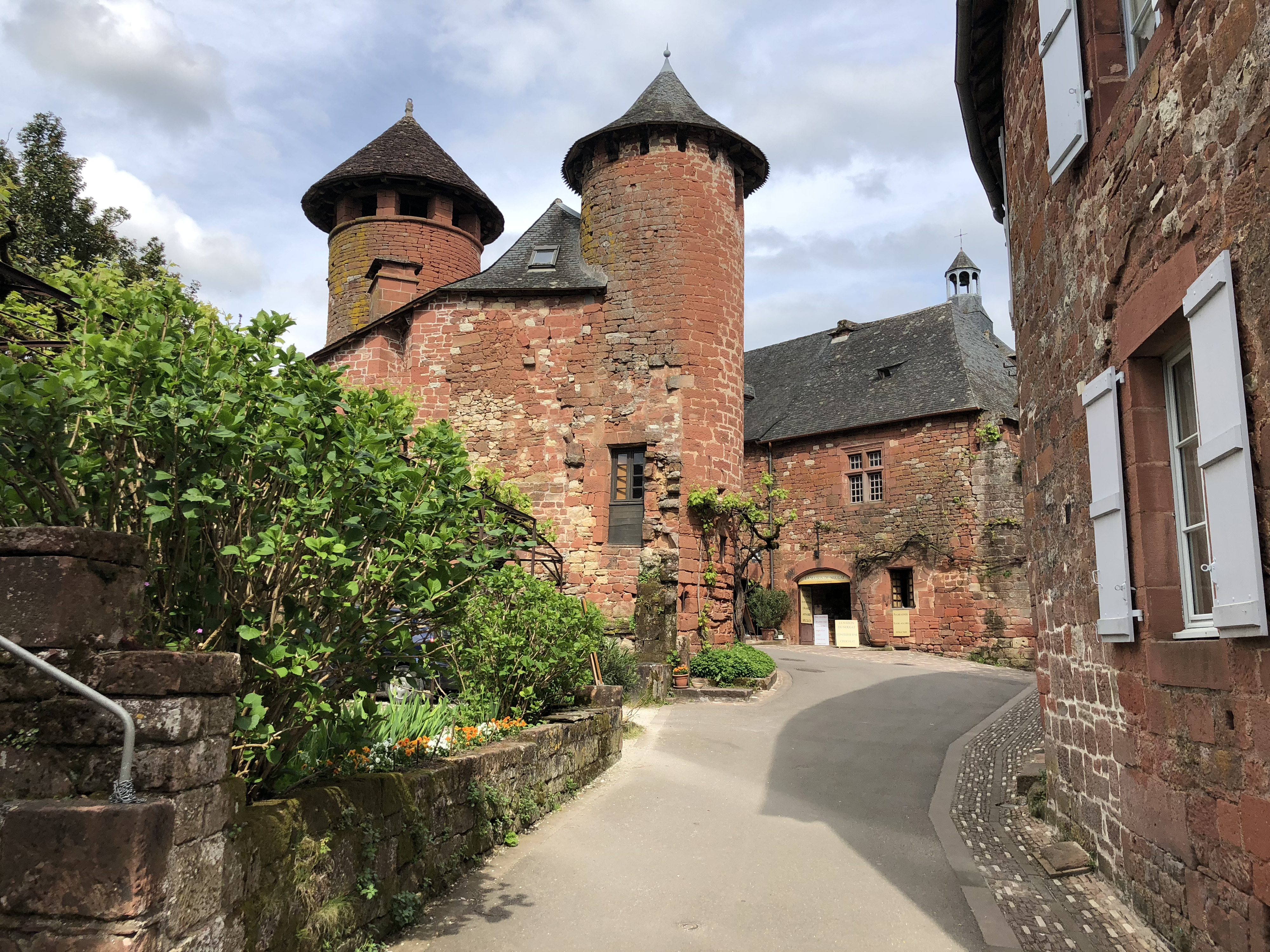 Picture France Collonges la Rouge 2018-04 2 - Tour Collonges la Rouge