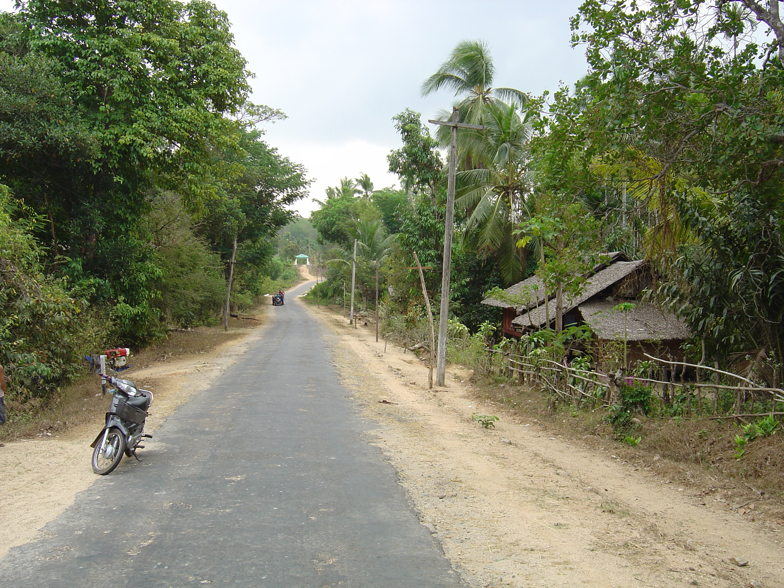 Picture Myanmar Road from Dawei to Maungmagan beach 2005-01 17 - Discovery Road from Dawei to Maungmagan beach