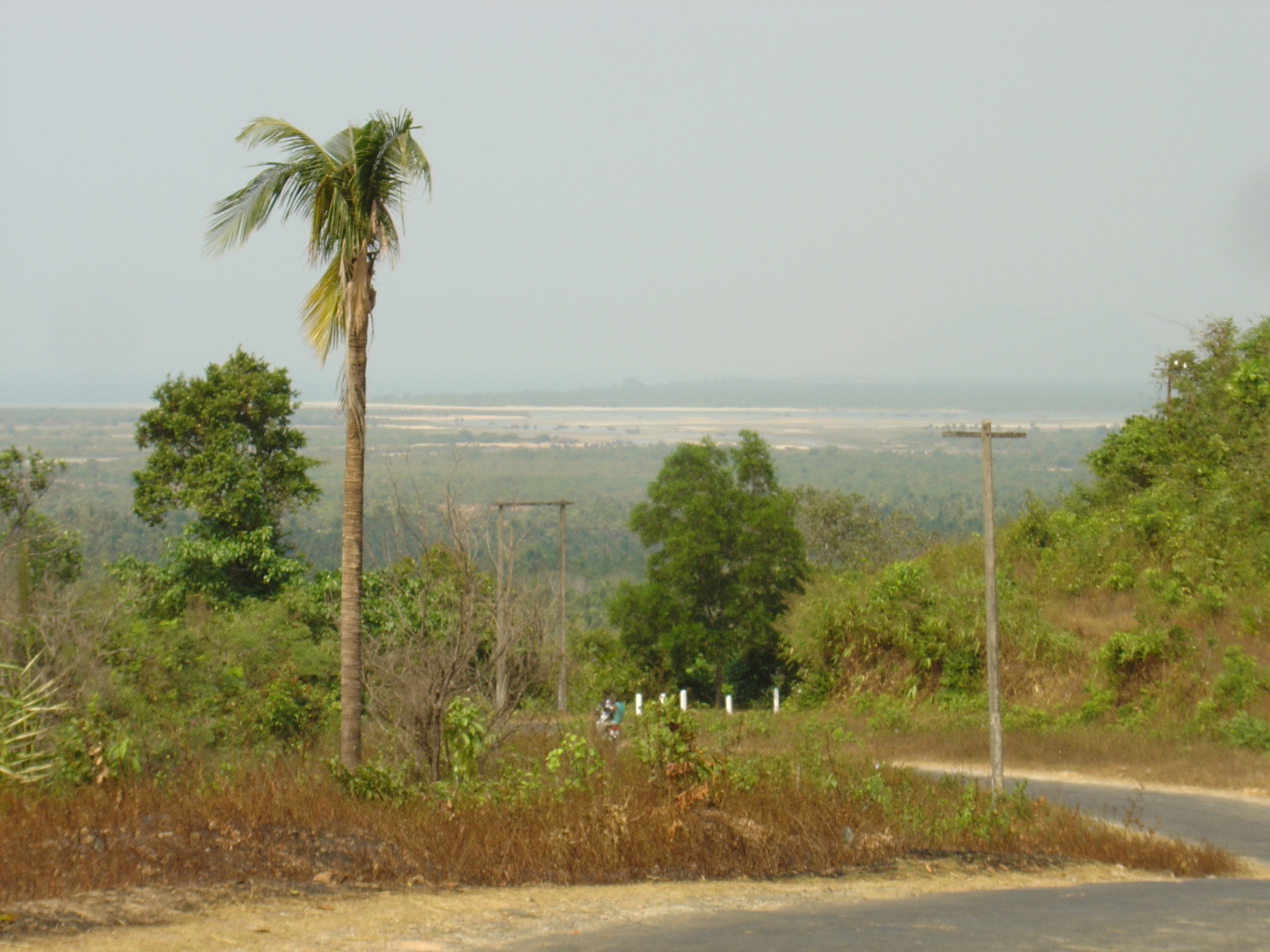 Picture Myanmar Road from Dawei to Maungmagan beach 2005-01 3 - History Road from Dawei to Maungmagan beach