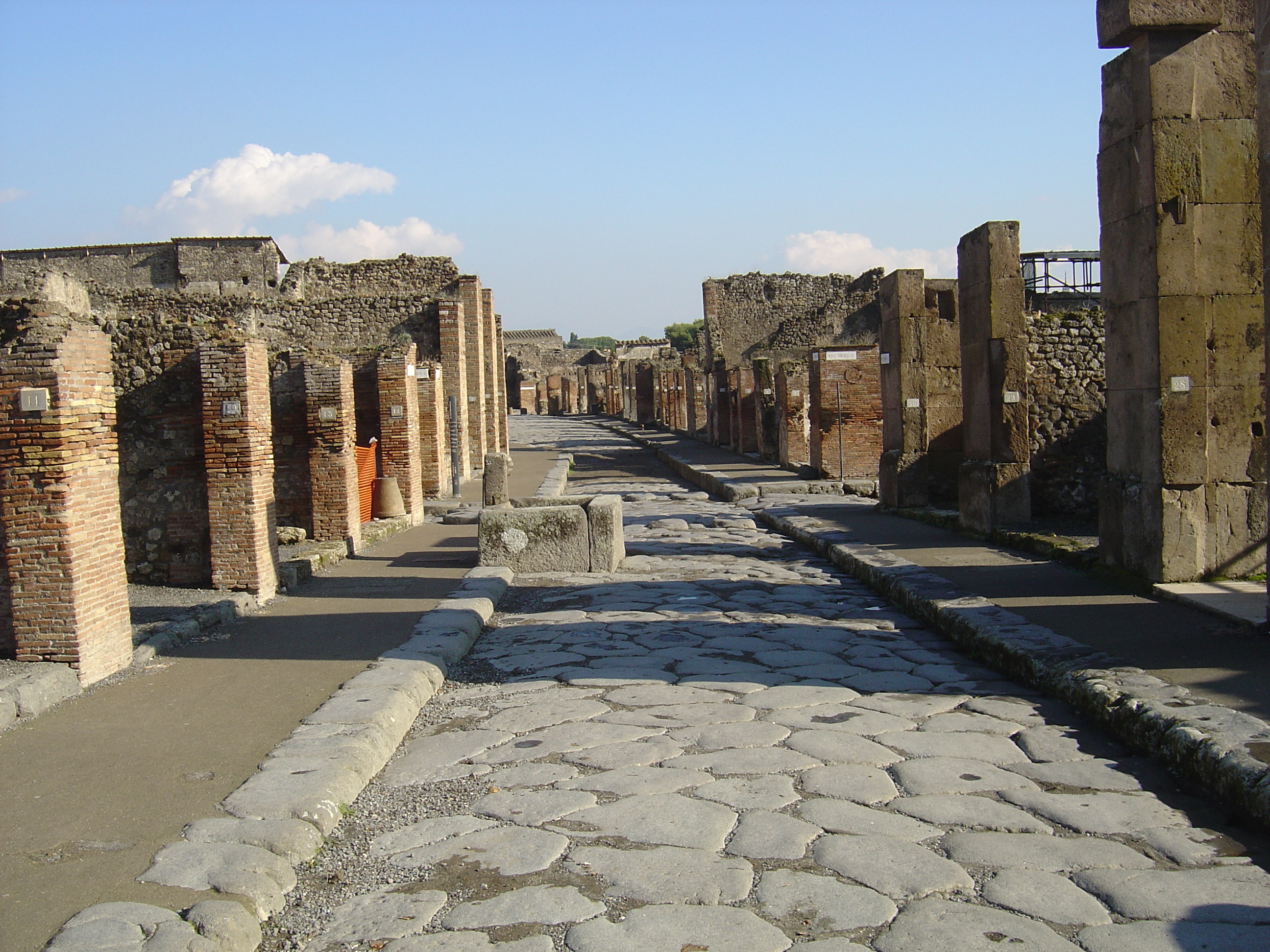 Picture Italy Pompei 2004-11 14 - Recreation Pompei