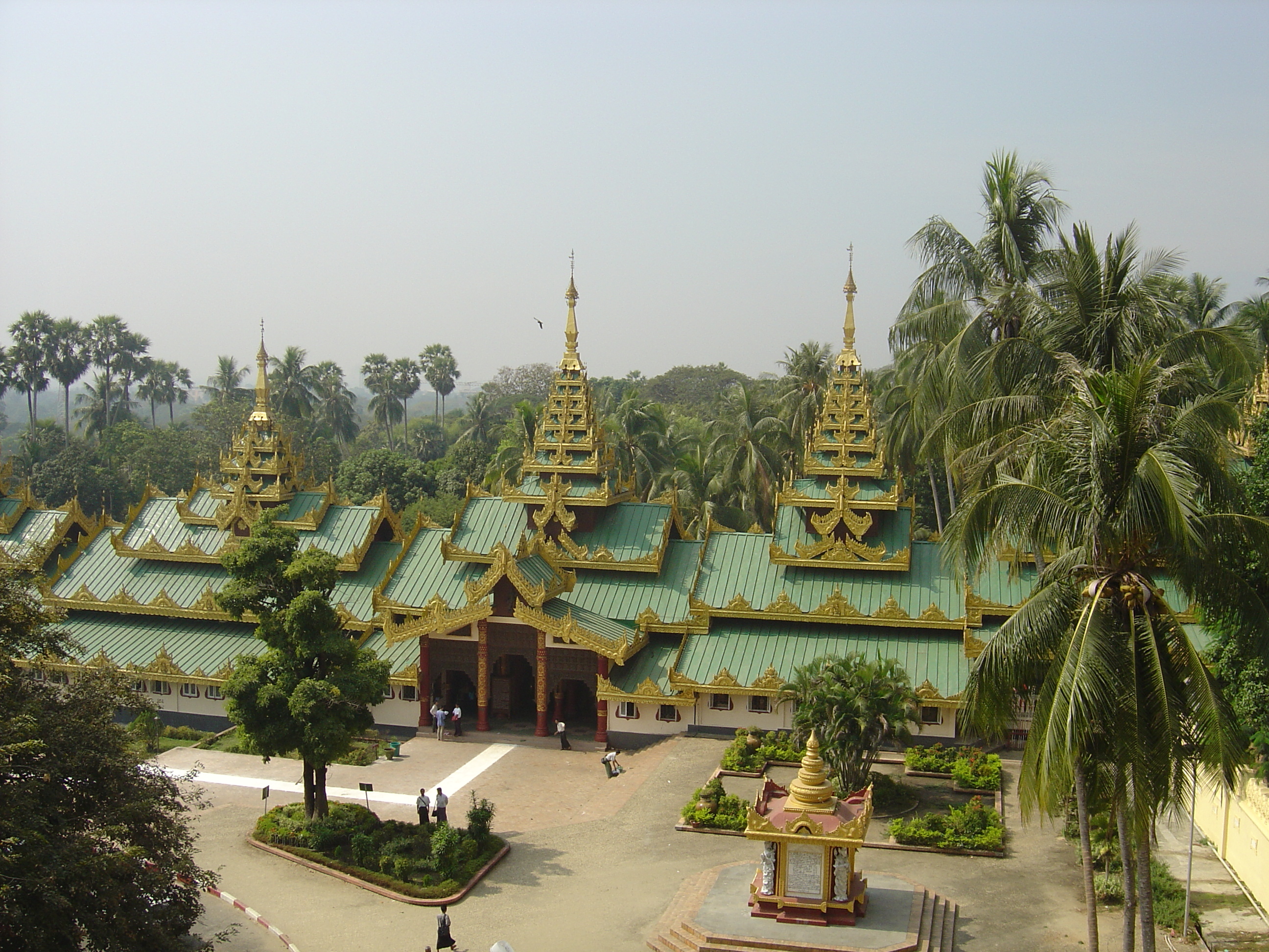 Picture Myanmar Yangon Shwedagon Pagoda 2005-01 51 - Center Shwedagon Pagoda