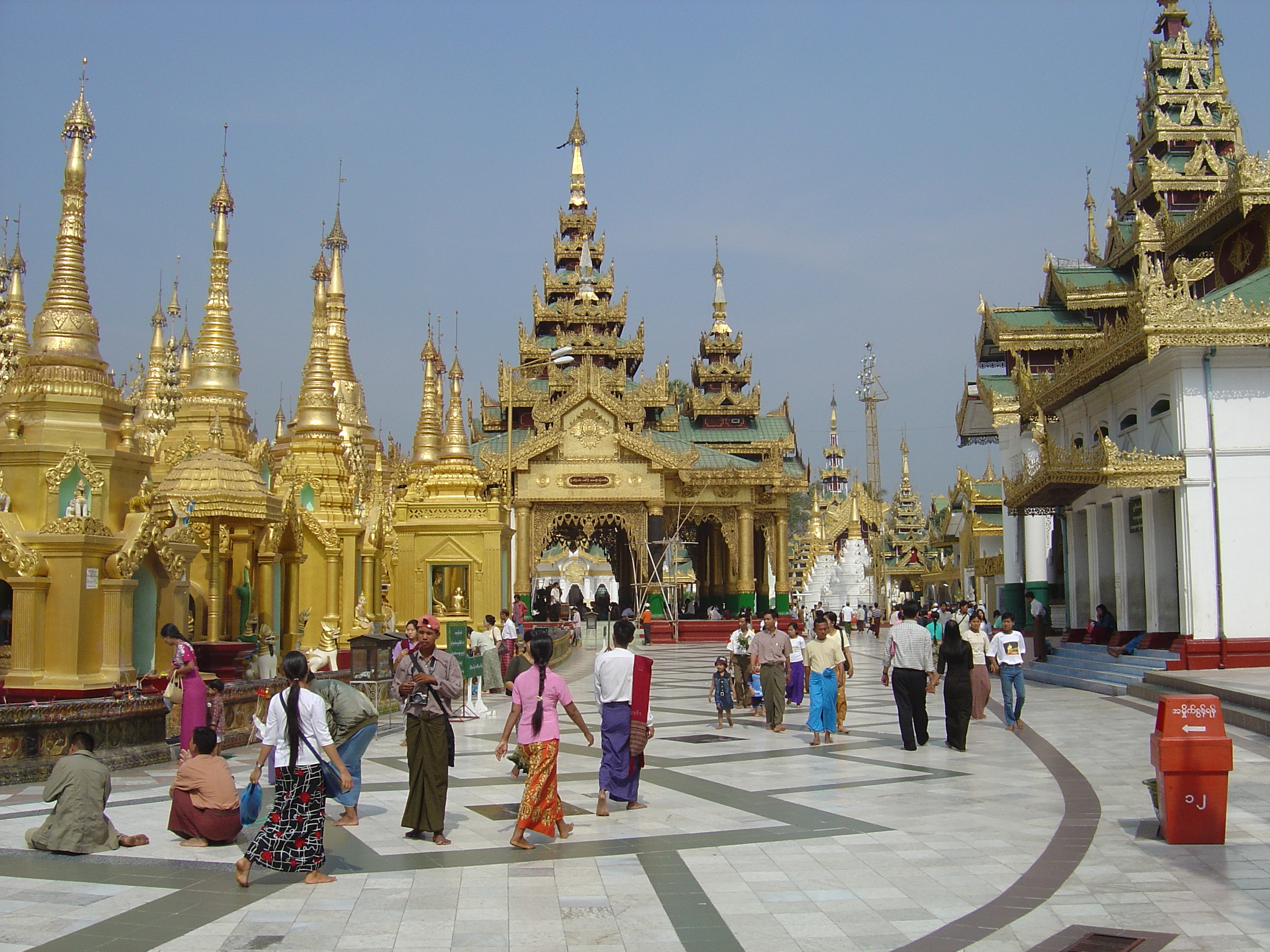 Picture Myanmar Yangon Shwedagon Pagoda 2005-01 45 - Around Shwedagon Pagoda