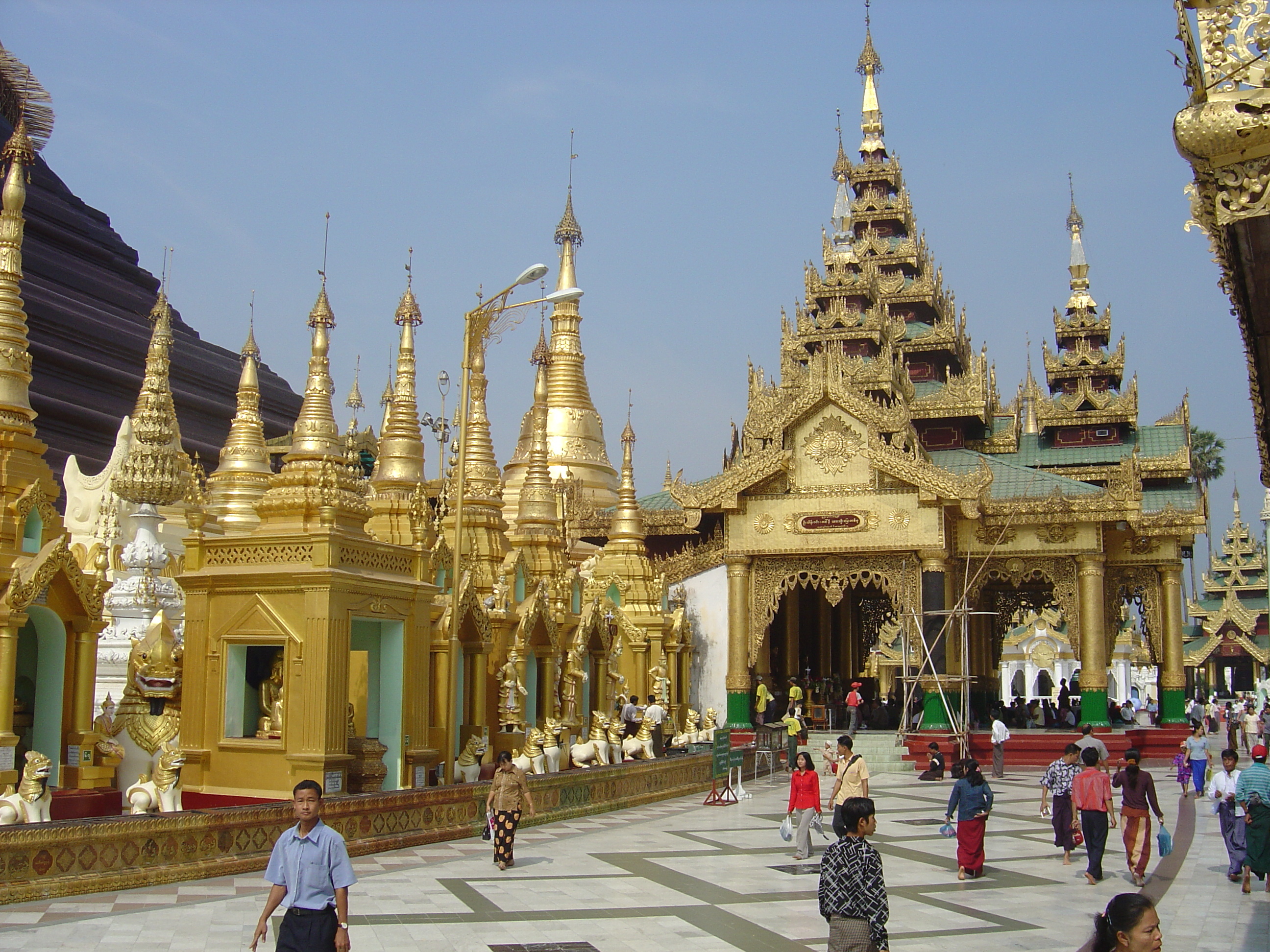 Picture Myanmar Yangon Shwedagon Pagoda 2005-01 30 - Around Shwedagon Pagoda