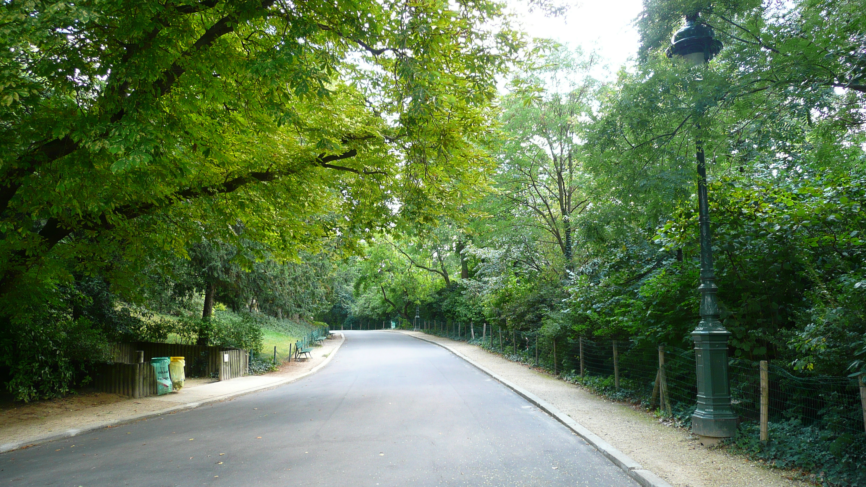 Picture France Paris Parc des Butes Chaumont 2007-08 82 - Around Parc des Butes Chaumont