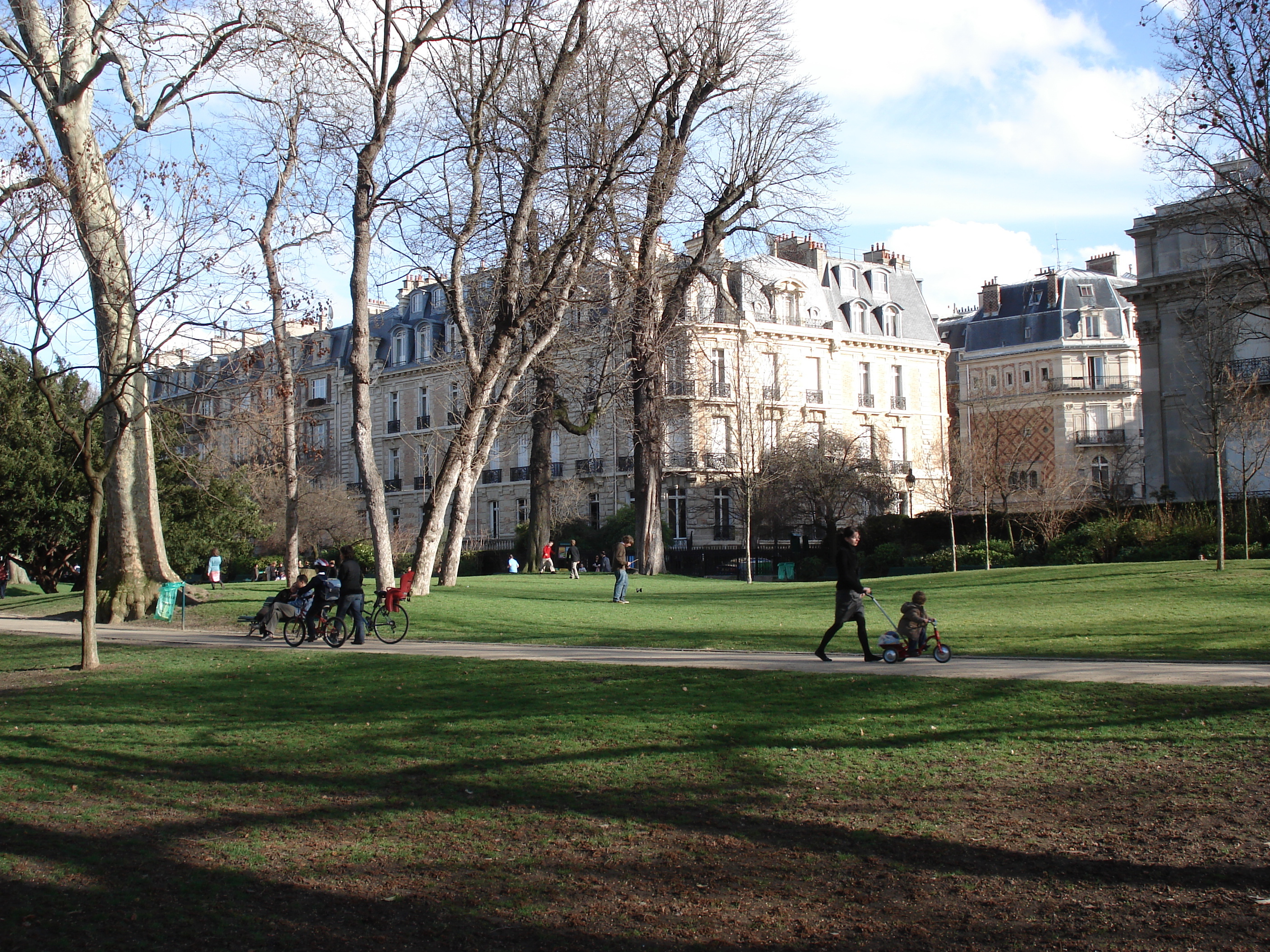 Picture France Paris Monceau Garden 2006-03 57 - Center Monceau Garden