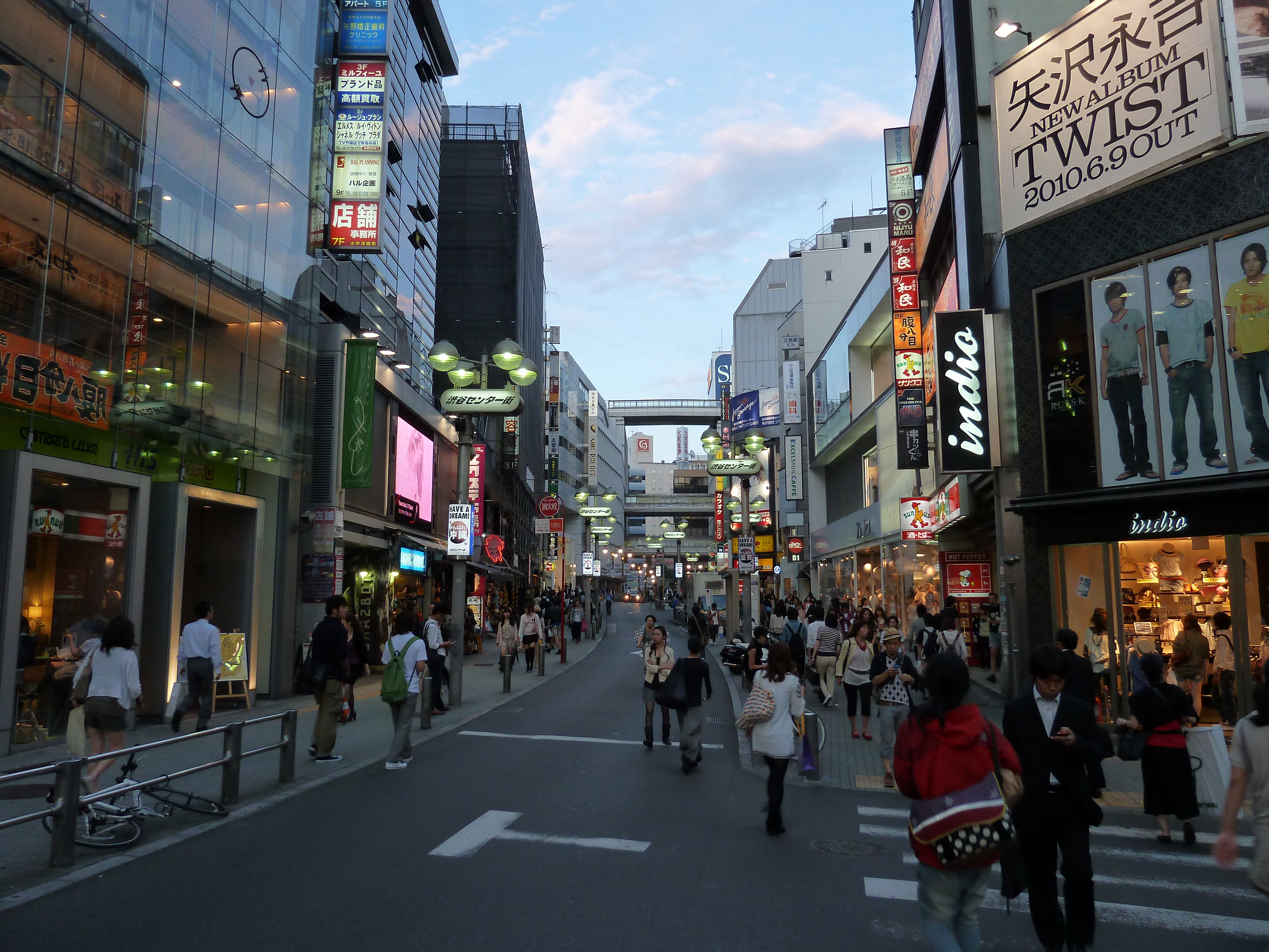 Picture Japan Tokyo Shibuya 2010-06 4 - Center Shibuya