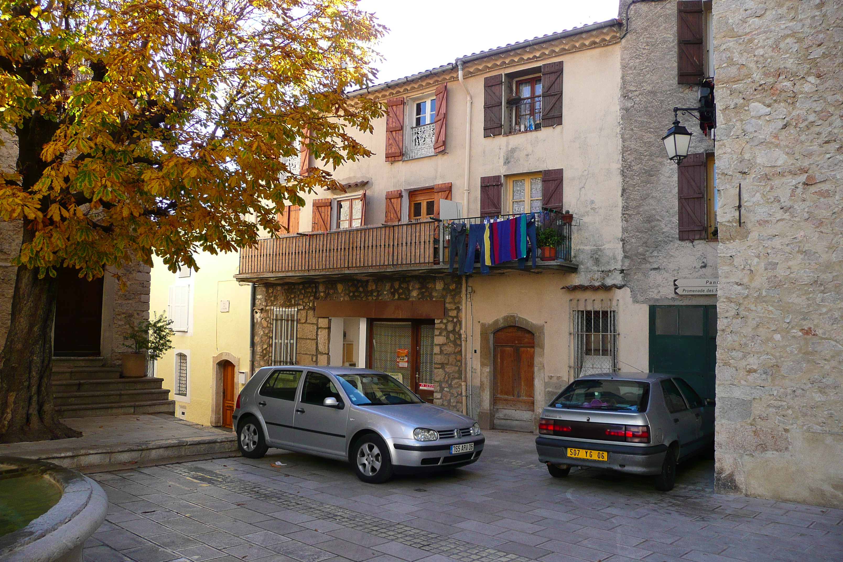 Picture France Saint Jeannet 2007-11 30 - Tours Saint Jeannet