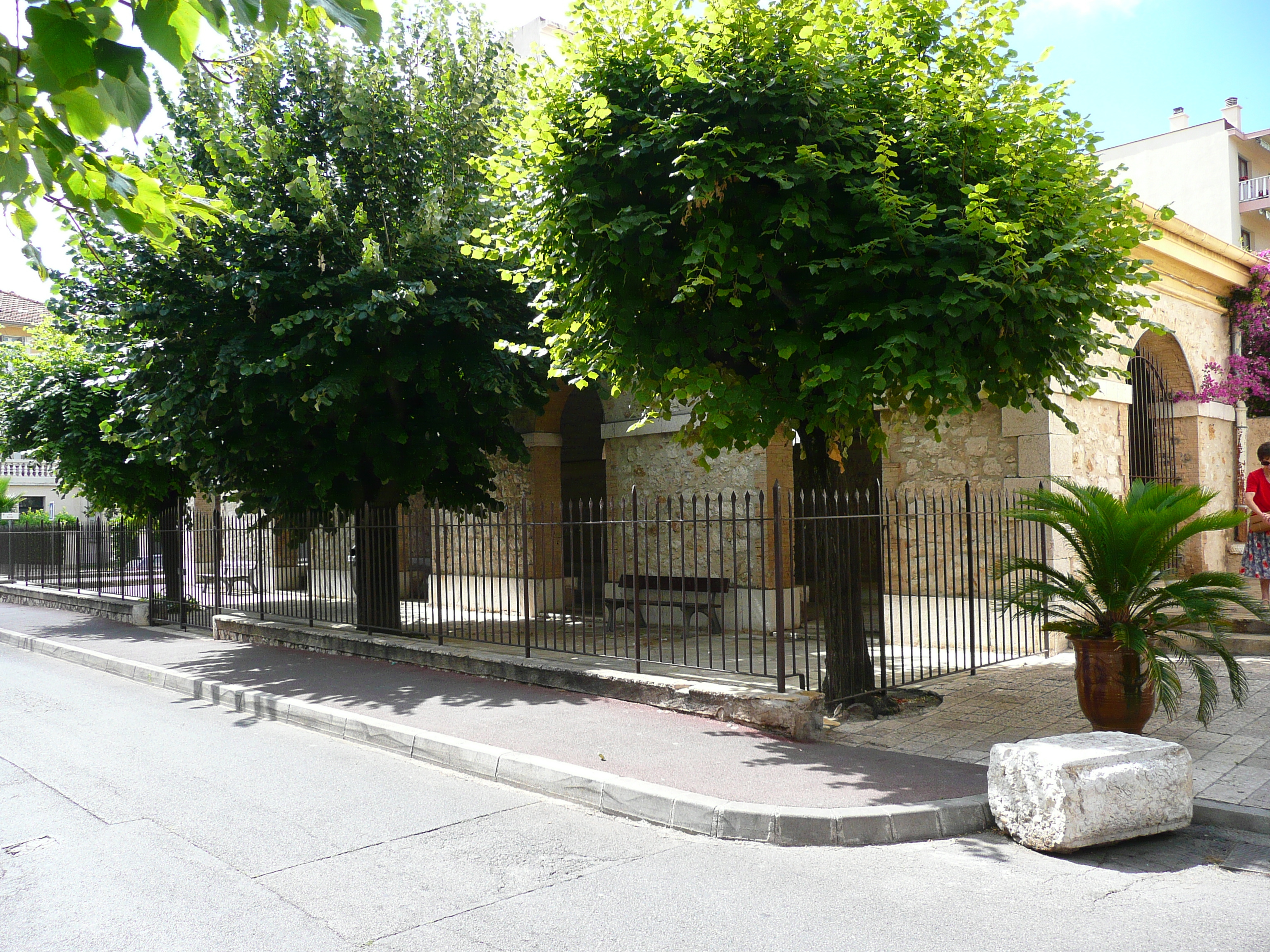 Picture France Vence Avenue H. Isnard 2007-07 4 - Discovery Avenue H. Isnard