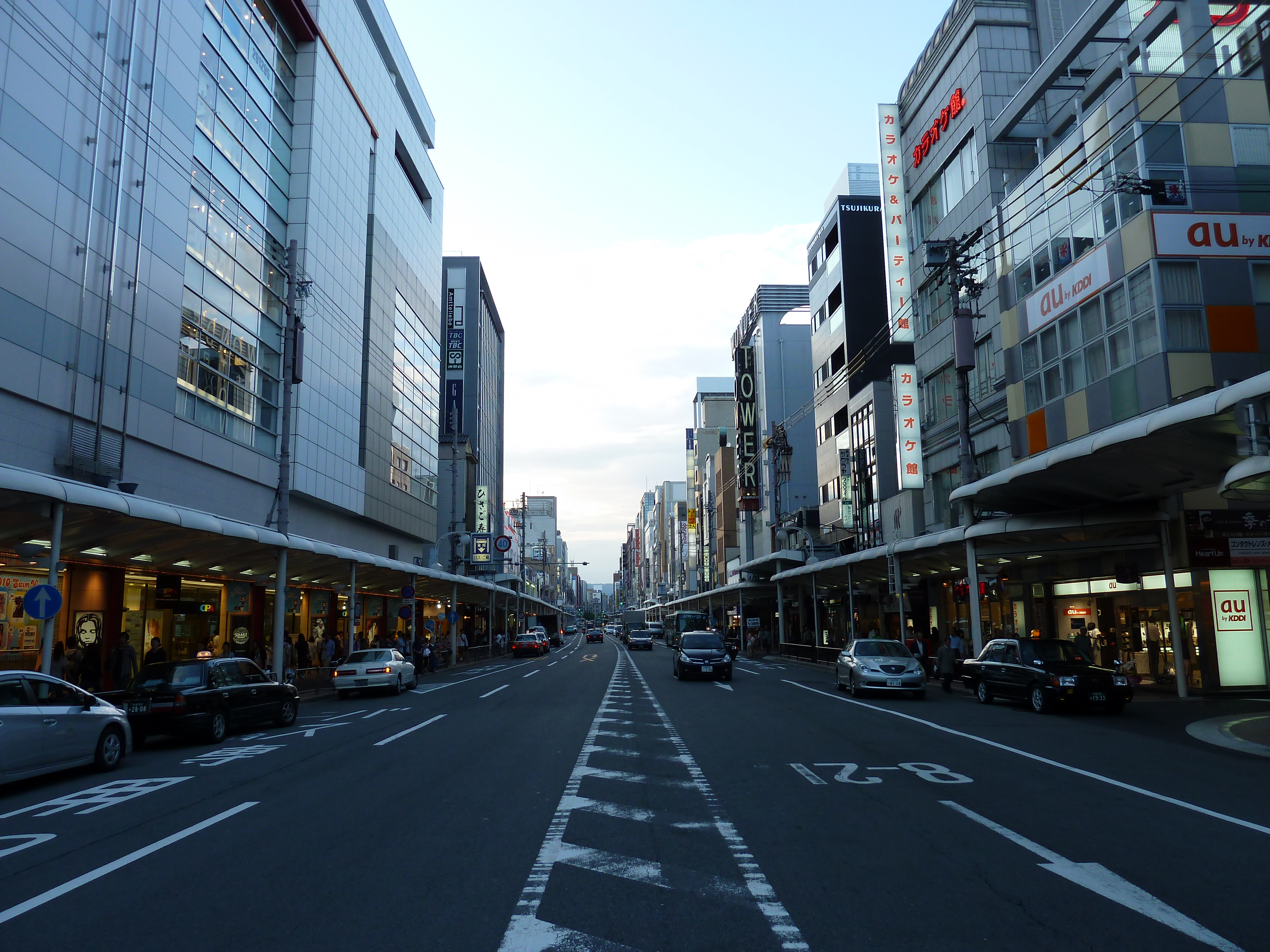 Picture Japan Kyoto Shijo dori 2010-06 2 - Tours Shijo dori