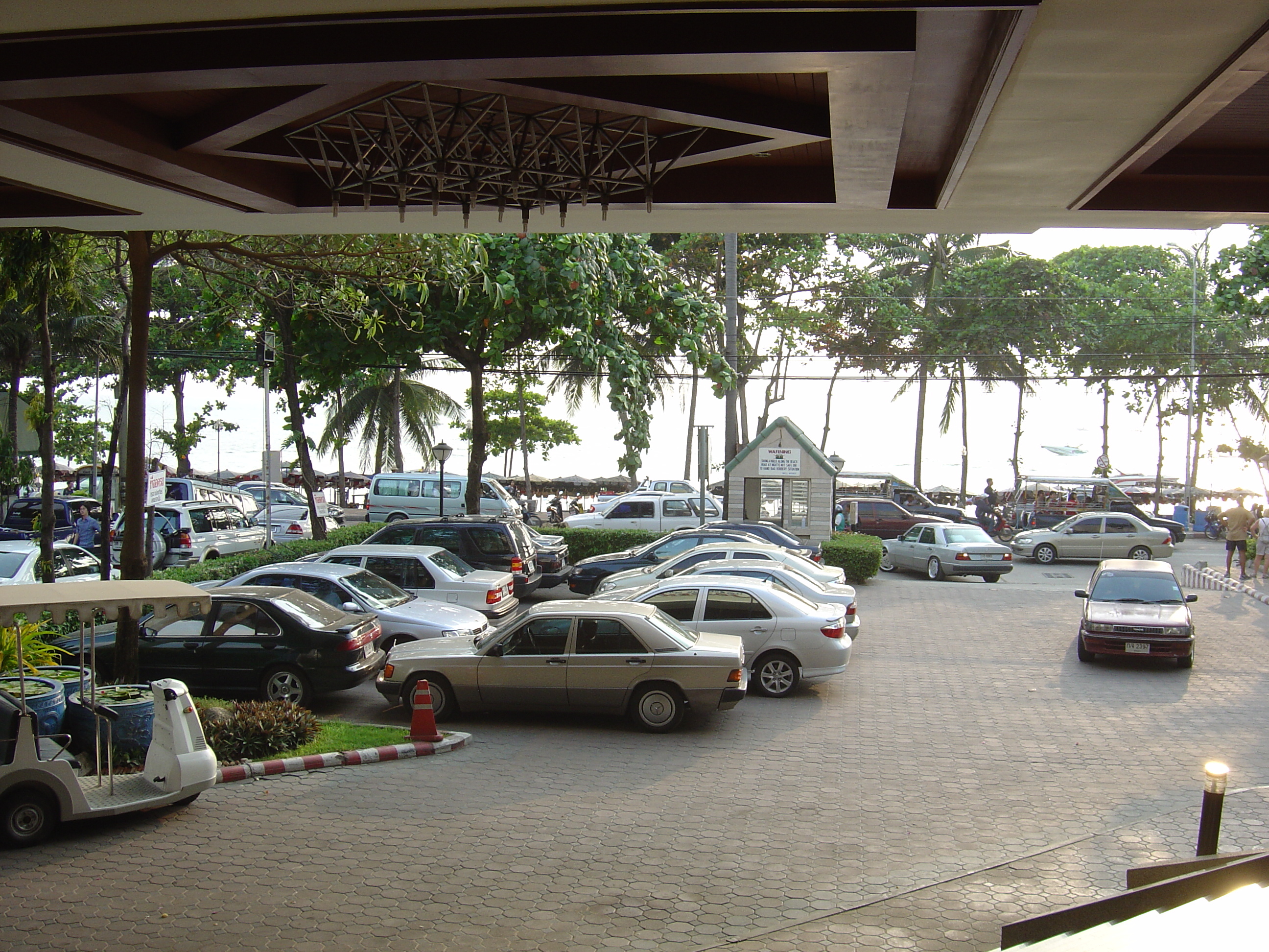 Picture Thailand Jomtien Beach Grand Jomtien Palace Hotel 2004-10 1 - History Grand Jomtien Palace Hotel