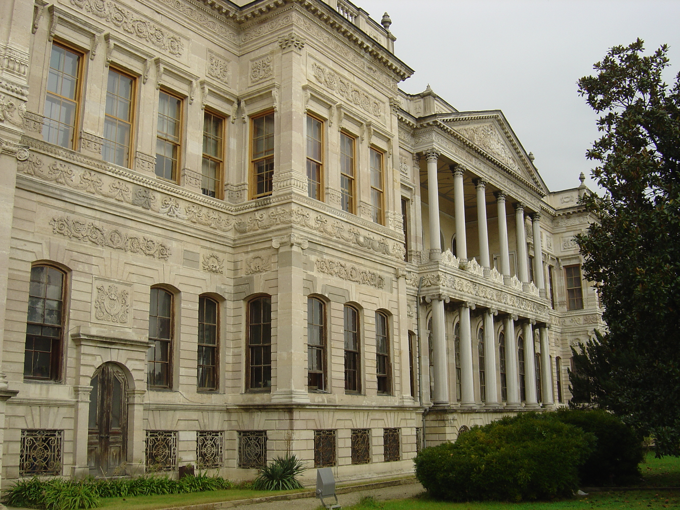 Picture Turkey Istanbul Dolmabahce Palace 2004-12 52 - Discovery Dolmabahce Palace