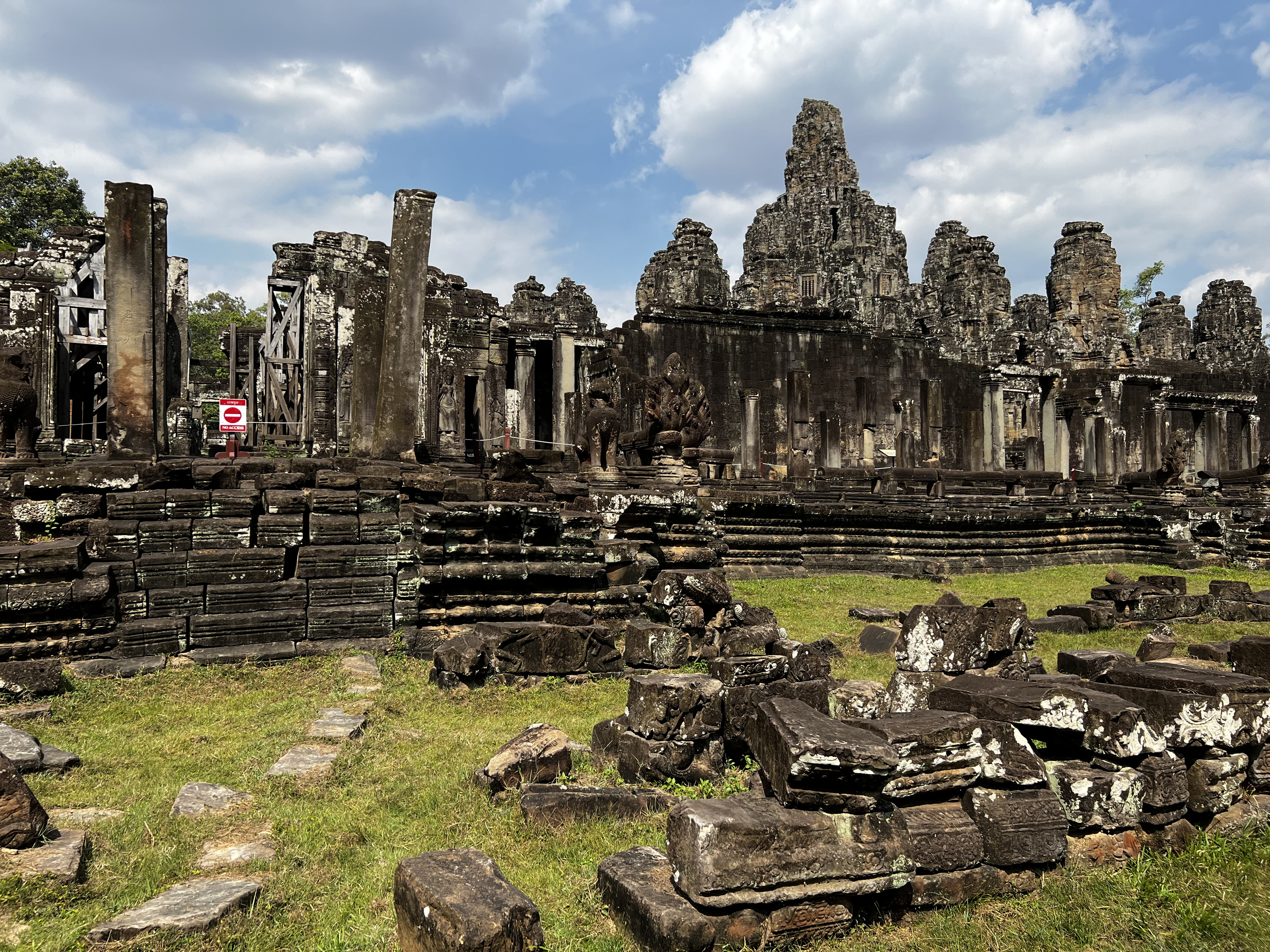 Picture Cambodia Siem Reap Bayon 2023-01 70 - Center Bayon