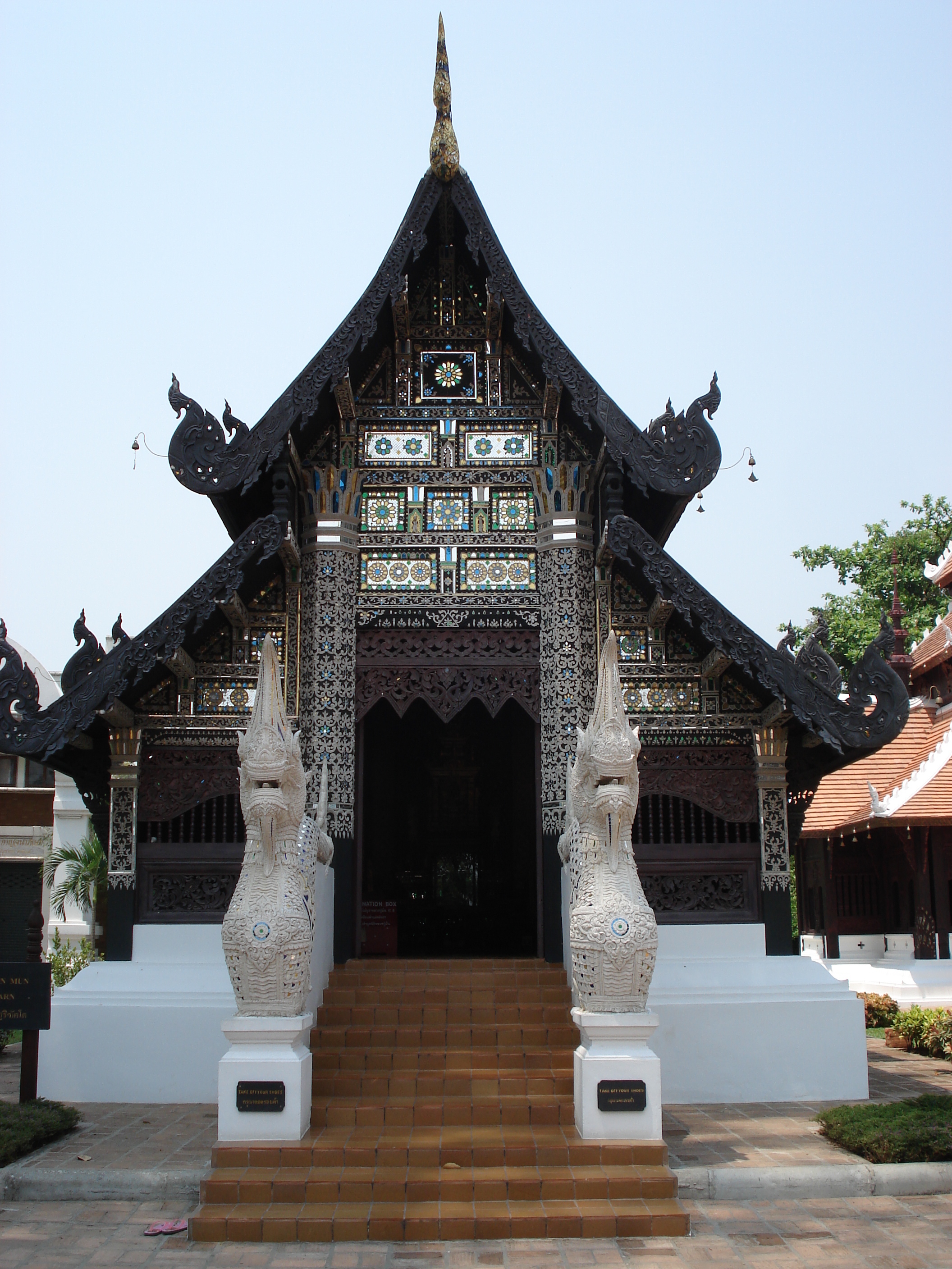 Picture Thailand Chiang Mai Inside Canal Wat Chediluang Varaviharn temple 2006-04 5 - Center Wat Chediluang Varaviharn temple