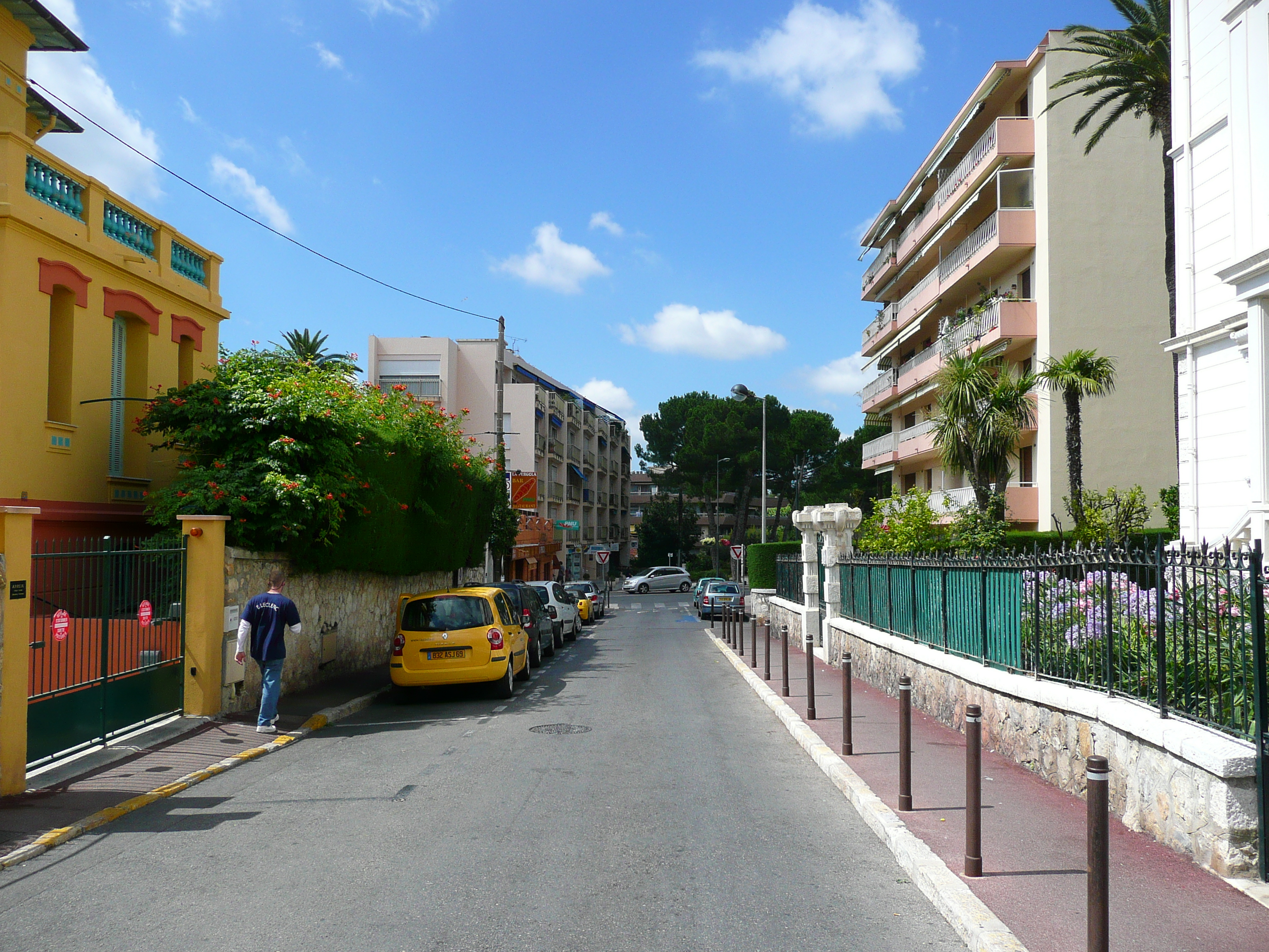 Picture France Vence Avenue H. Isnard 2007-07 26 - Discovery Avenue H. Isnard