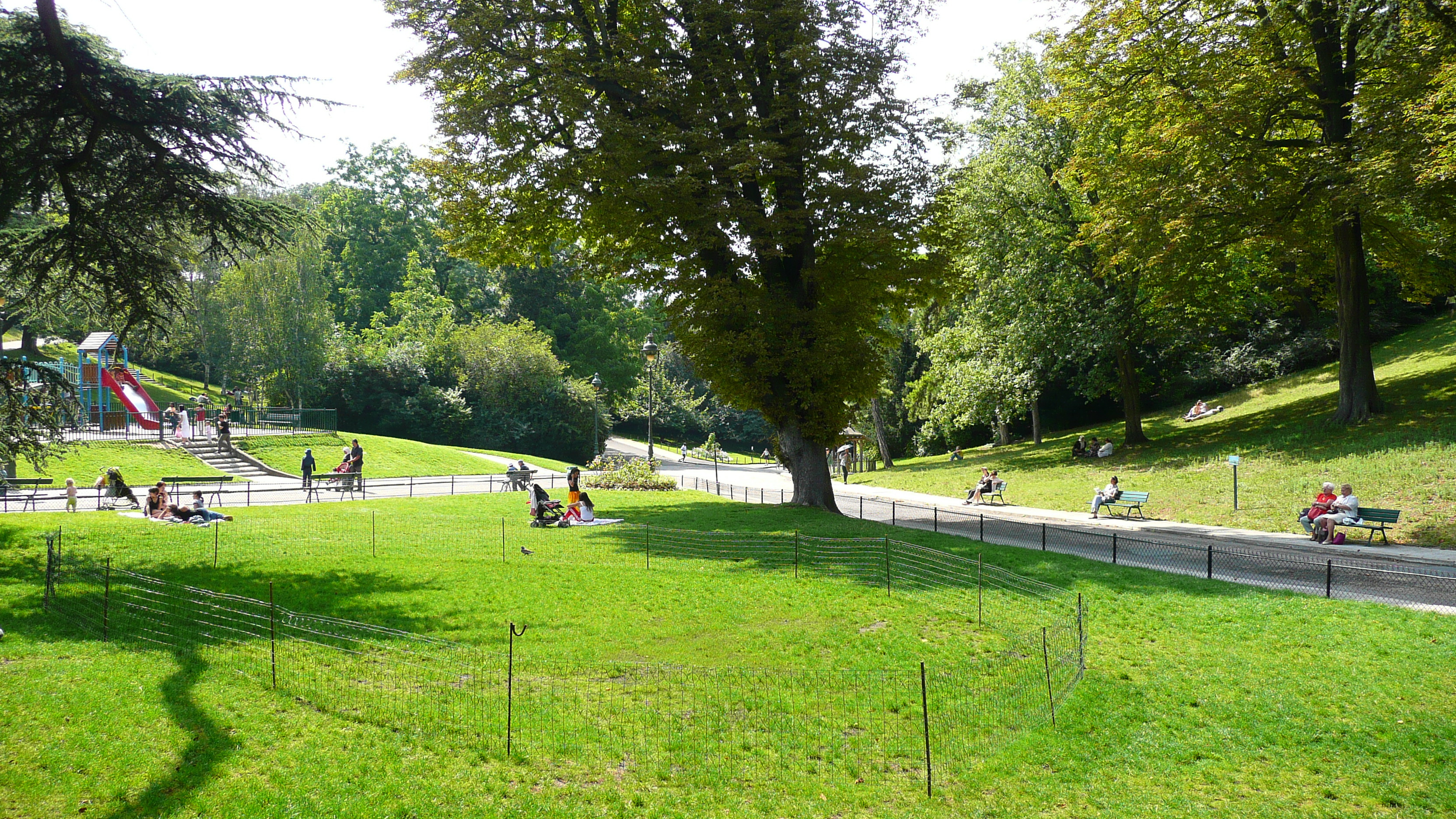 Picture France Paris Parc des Butes Chaumont 2007-08 80 - Around Parc des Butes Chaumont